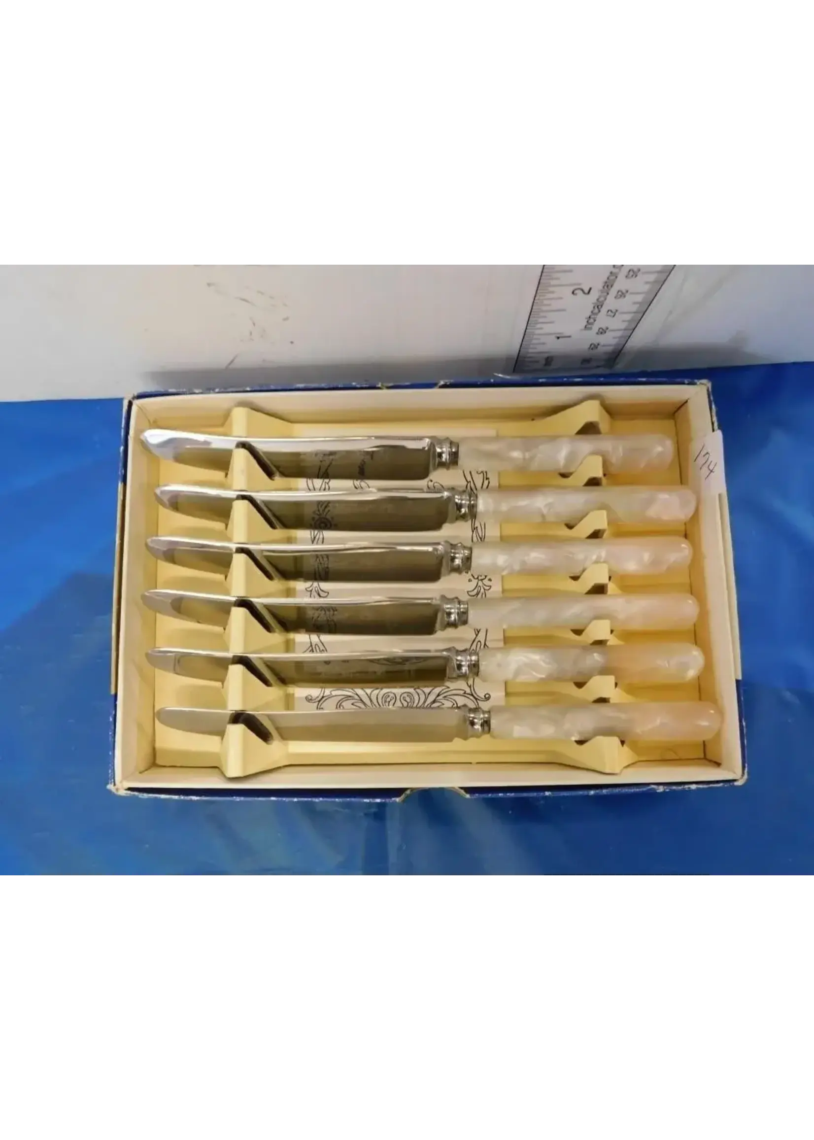 SET 6 SHEFFIELD STEEL KNIVES