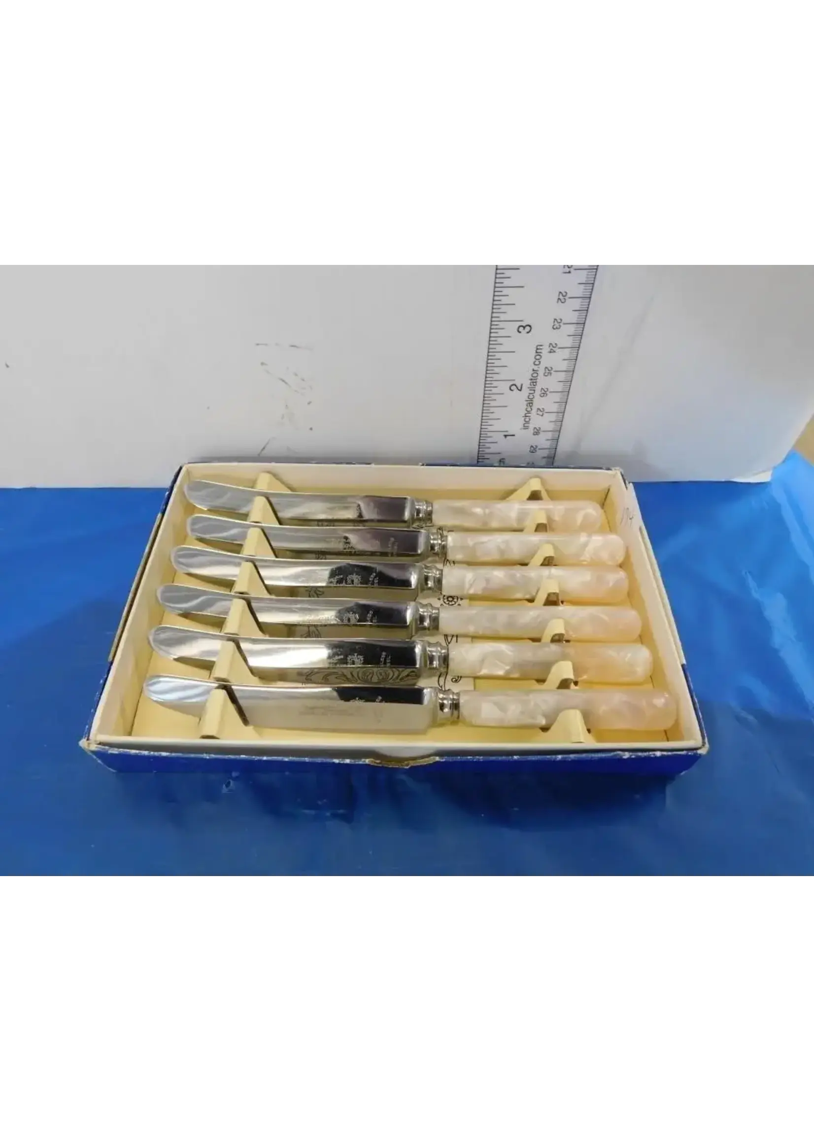 SET 6 SHEFFIELD STEEL KNIVES