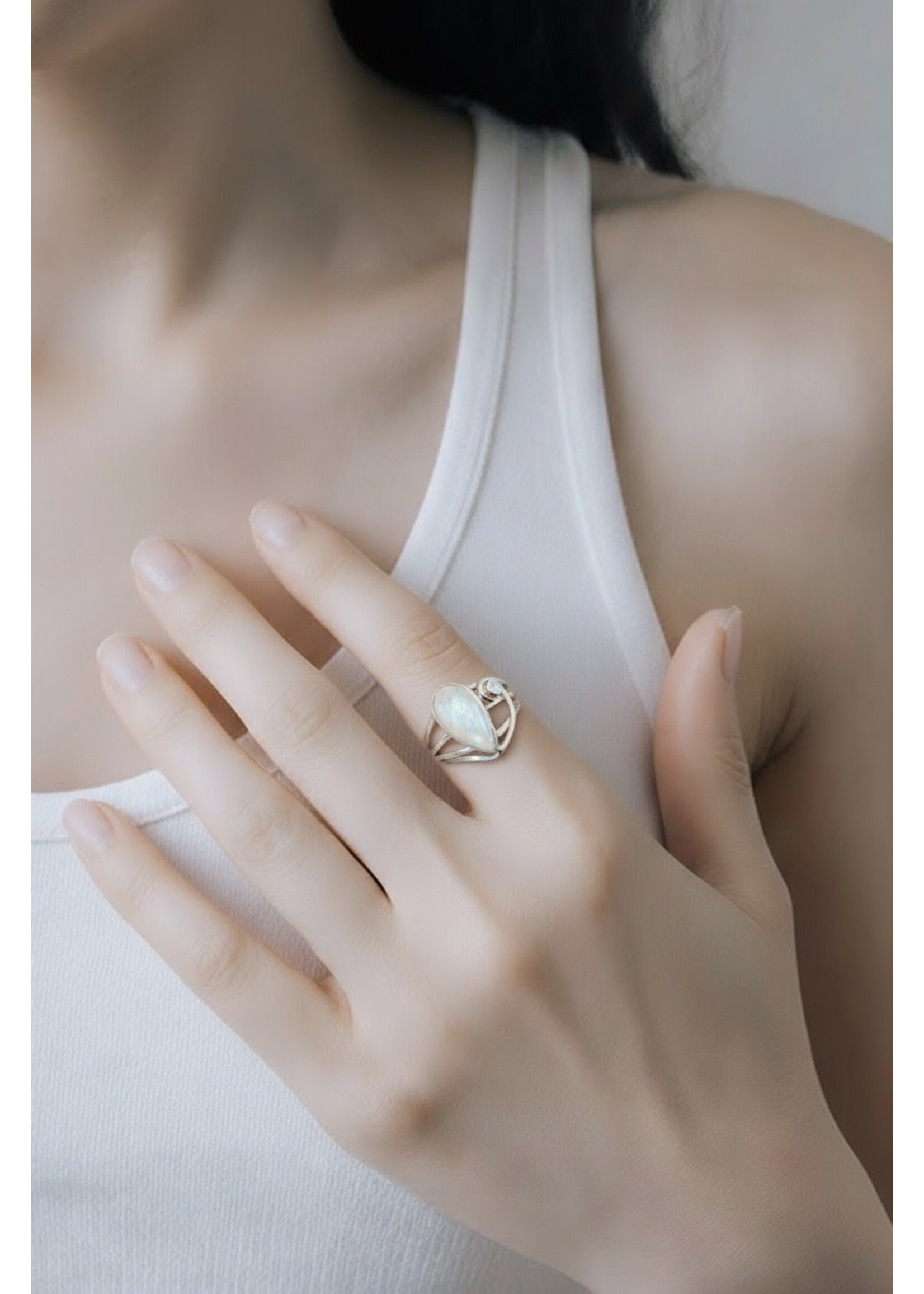 Monica Mehta Designer Sterling Silver Ring W Teardrop Moonstone Sz9