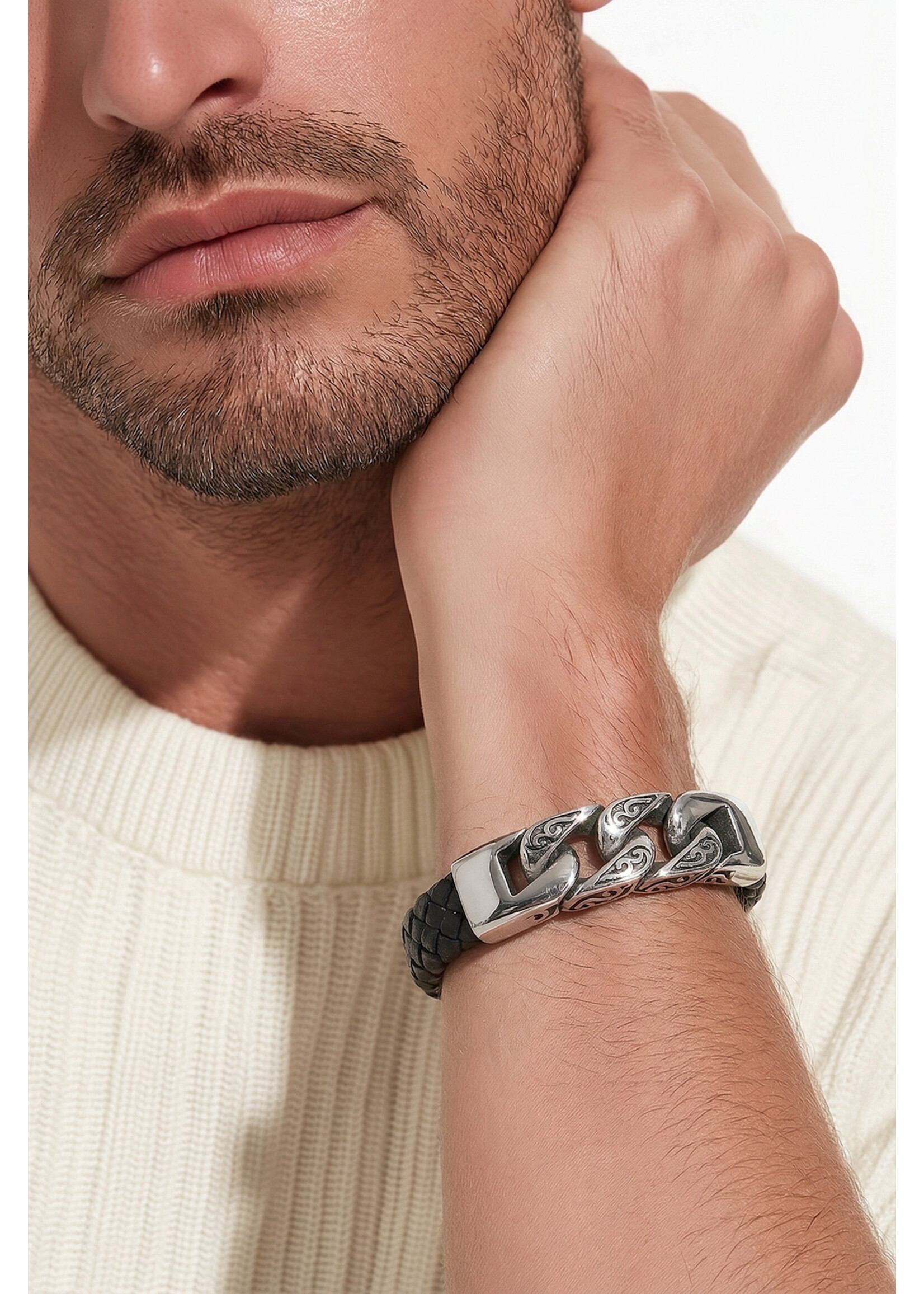 MEN’S LEATHER BRACELET WITH STAINLESS STEEL LOCK, 8.5 INCHES.