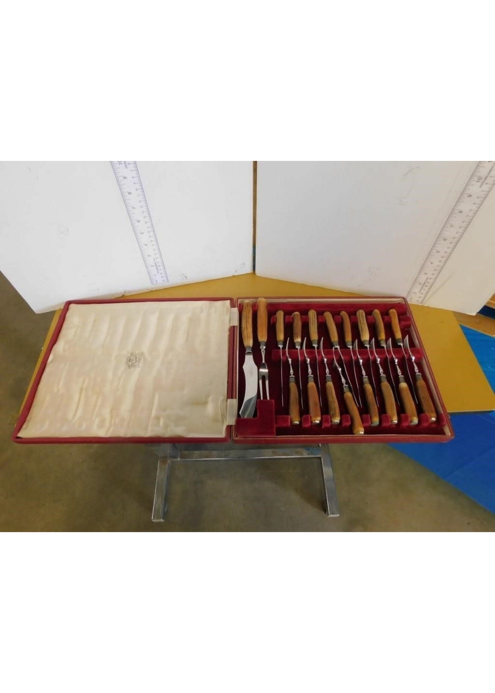 CARVING SET AND 8 MATCHING FORKS & KNIVES