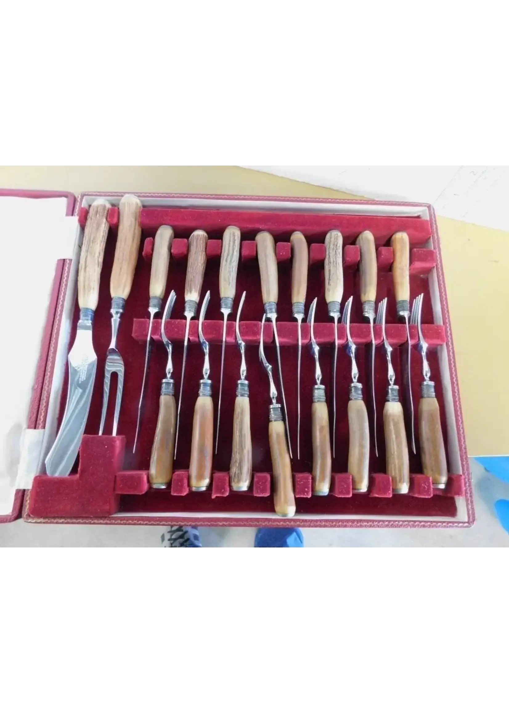 CARVING SET AND 8 MATCHING FORKS & KNIVES