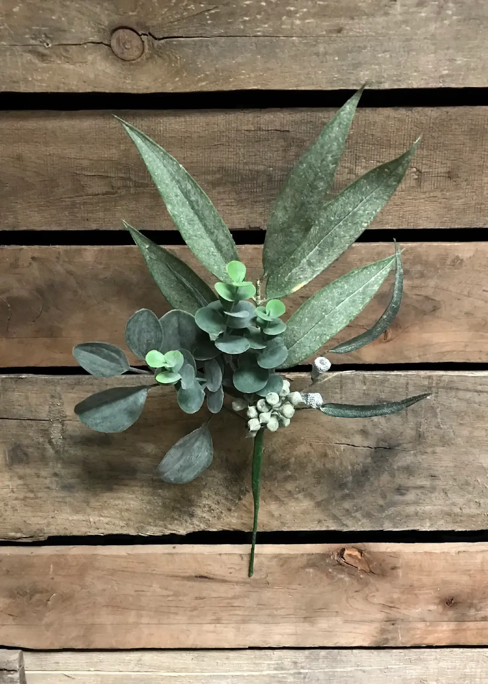 16" PLASTIC MIXED EUCALYPTUS, BERRY AND LEAF SPRAY