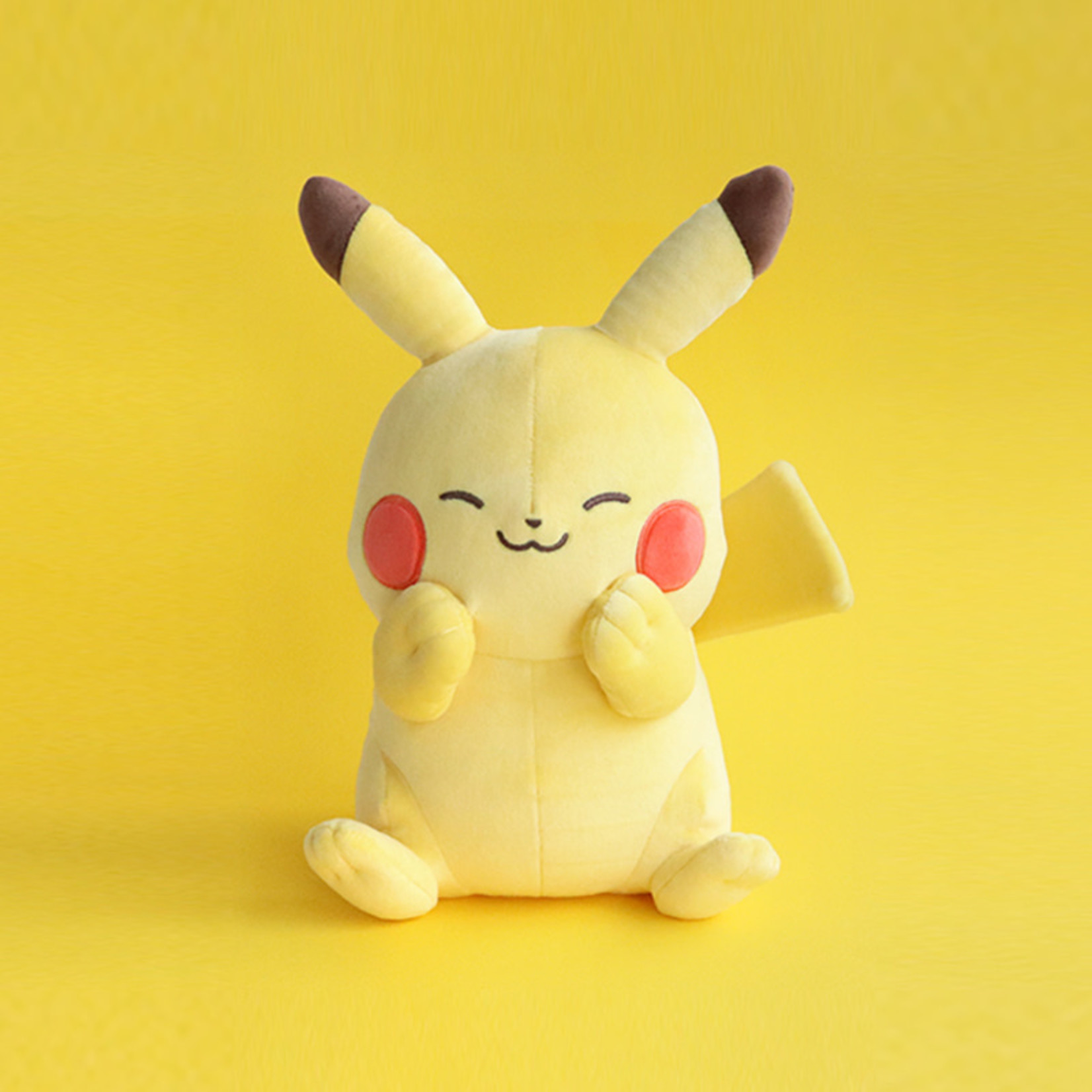 Electro Sitting Pikachu 25cm