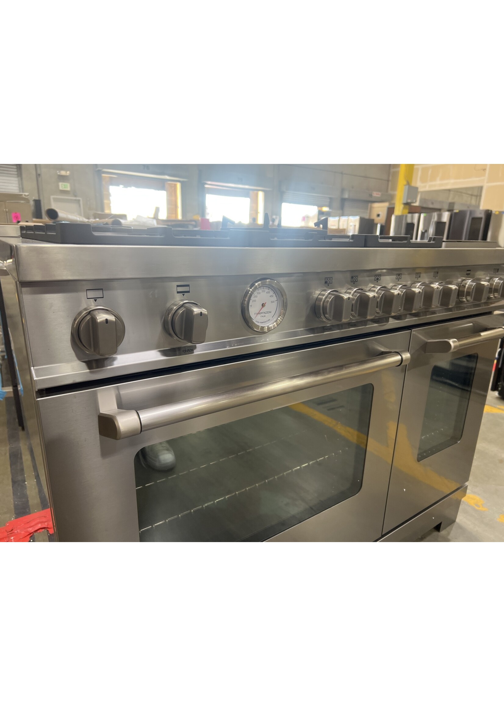 BERTAZZONI BERTAZZONI MAST486GGASXT 48 Inch Freestanding Gas Range Range with 6 Brass Burners, Electric Griddle, Convection Oven, Temperature Gauge, Telescopic Racks and Soft-close doors