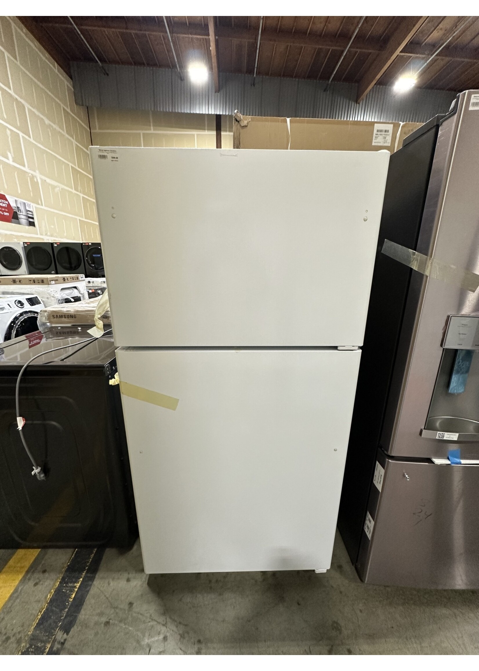 GE GE GTE22JTNRWW 21.9 cu. ft. Top Freezer Refrigerator in White