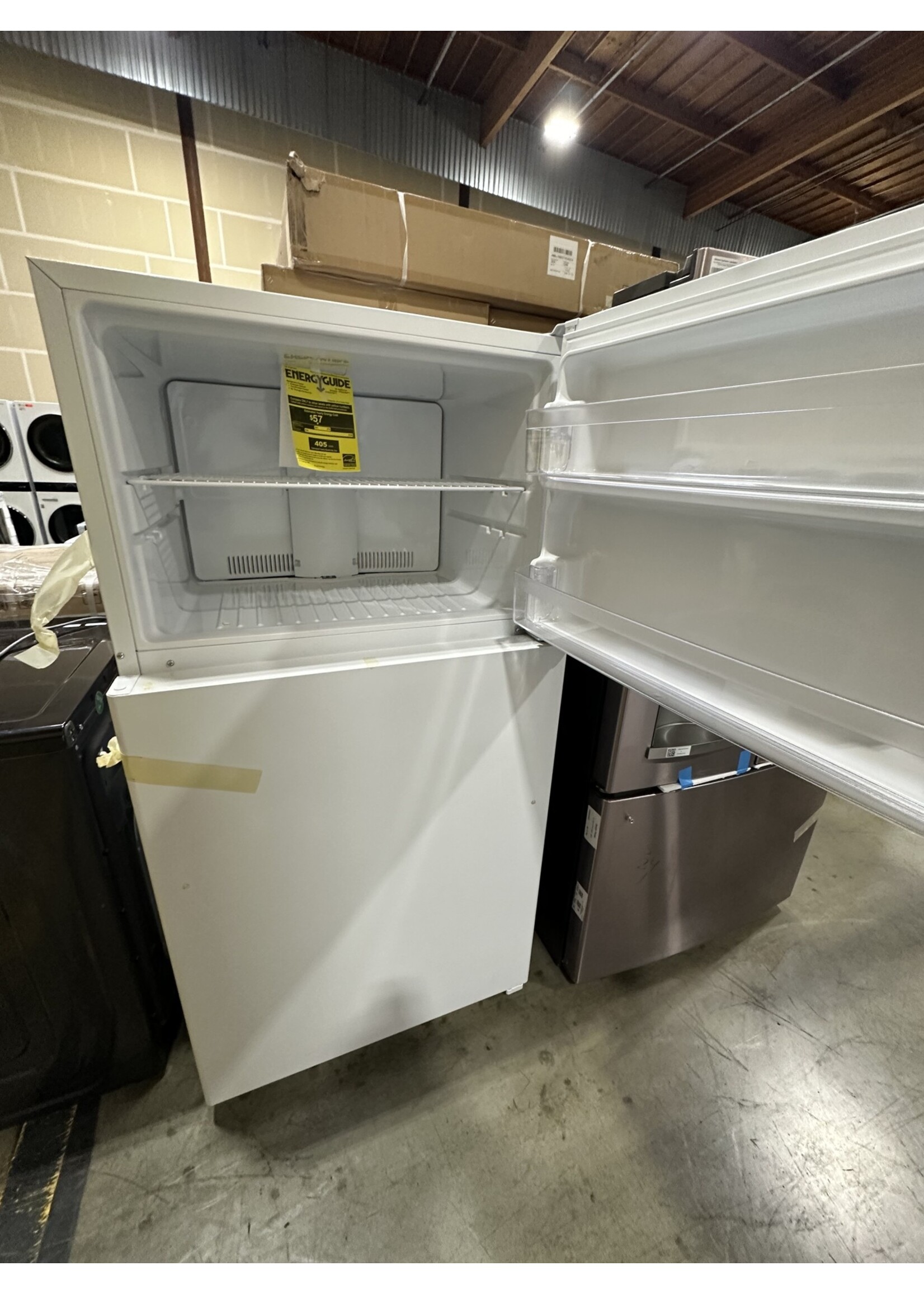 GE GE GTE22JTNRWW 21.9 cu. ft. Top Freezer Refrigerator in White