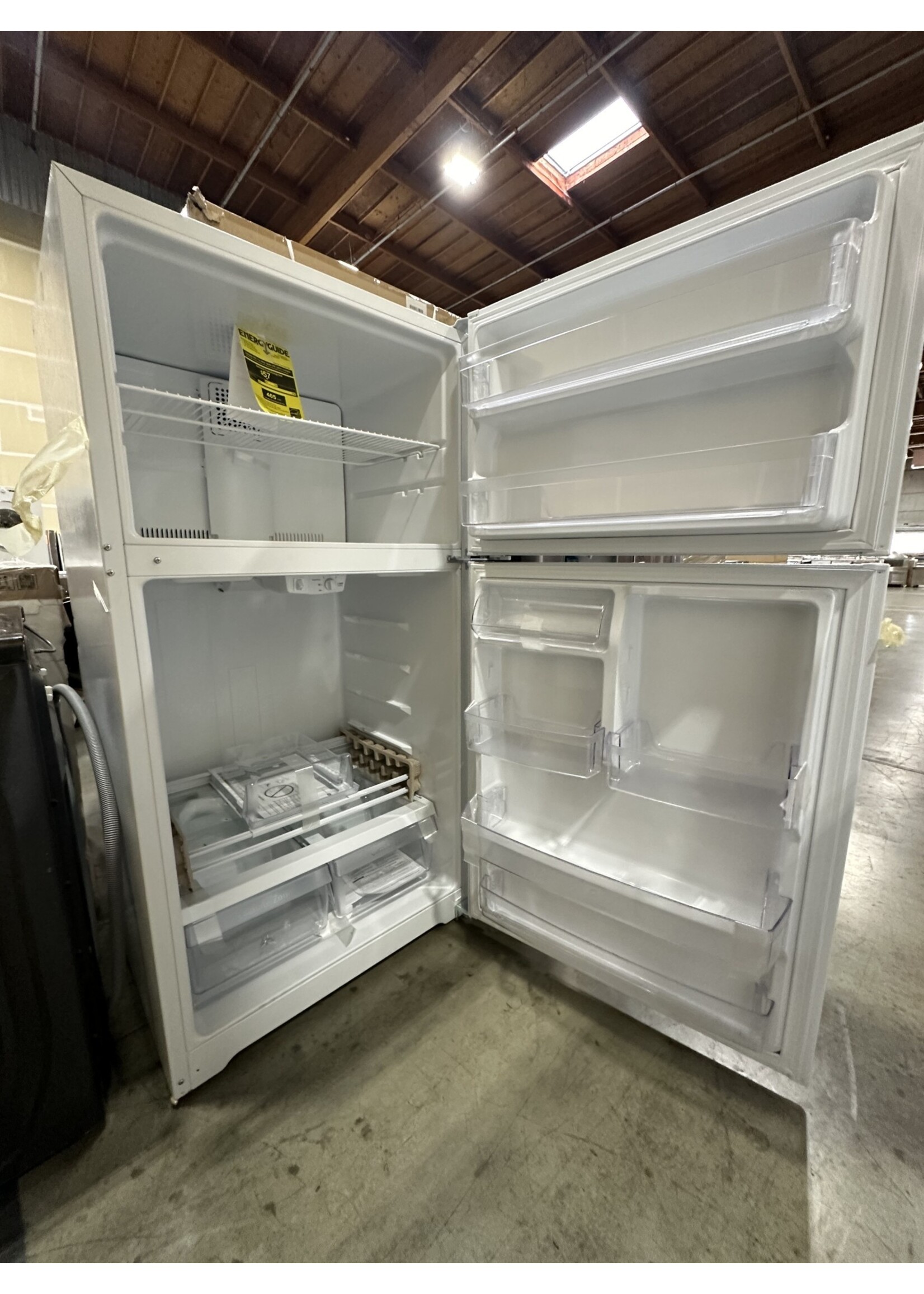 GE GE GTE22JTNRWW 21.9 cu. ft. Top Freezer Refrigerator in White