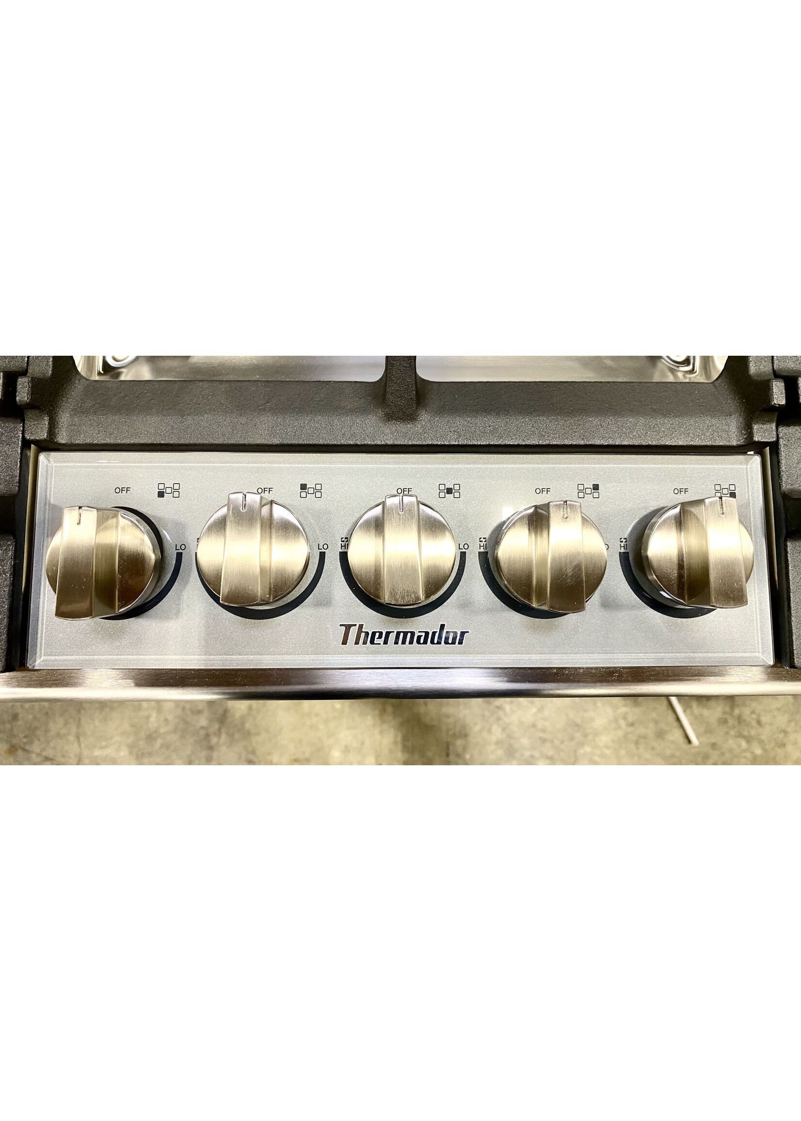 THERMADOR Thermador SGSP365TS Masterpiece 36" Built-In Gas Cooktop with 5 Pedestal Star Burners - Stainless Steel