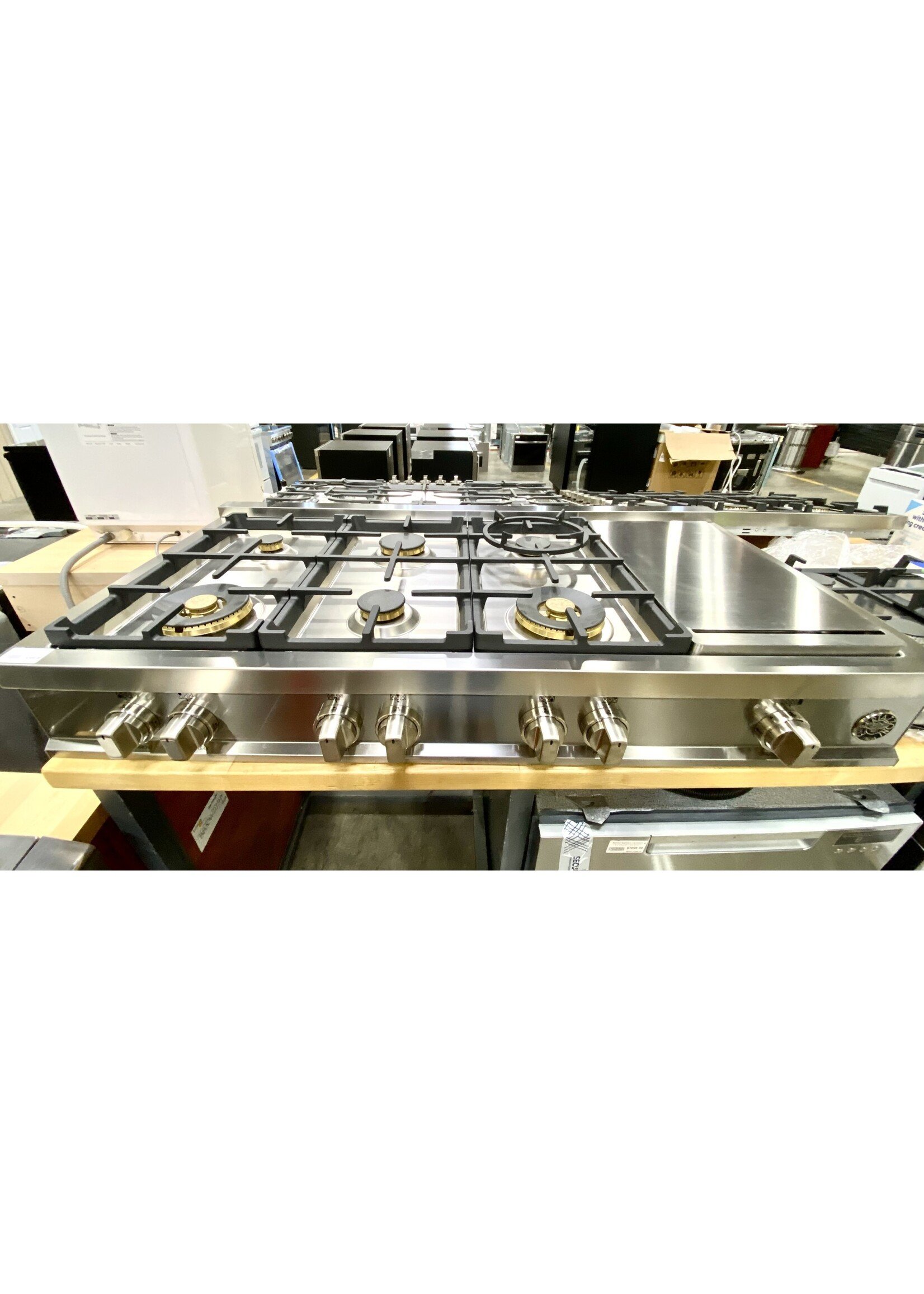 BERTAZZONI BERTAZZONI MAST486GRTBXT 48 Gas Rangetop 6 brass burners + electric griddle