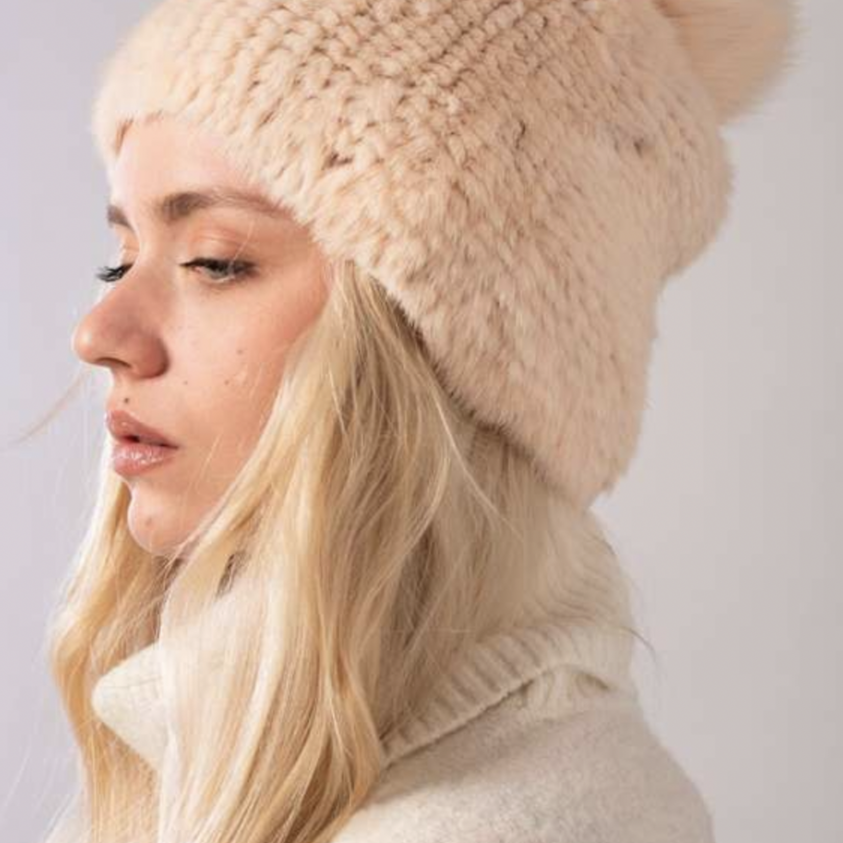 Après Babe Knitted Mink Beanie w/Fox Pom-Pom
