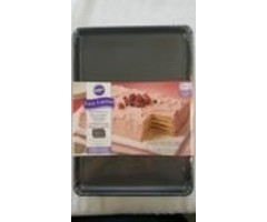 https://cdn.shoplightspeed.com/shops/662390/files/46016071/240x200x2/easy-layers-sheet-cake-pan-set.jpg