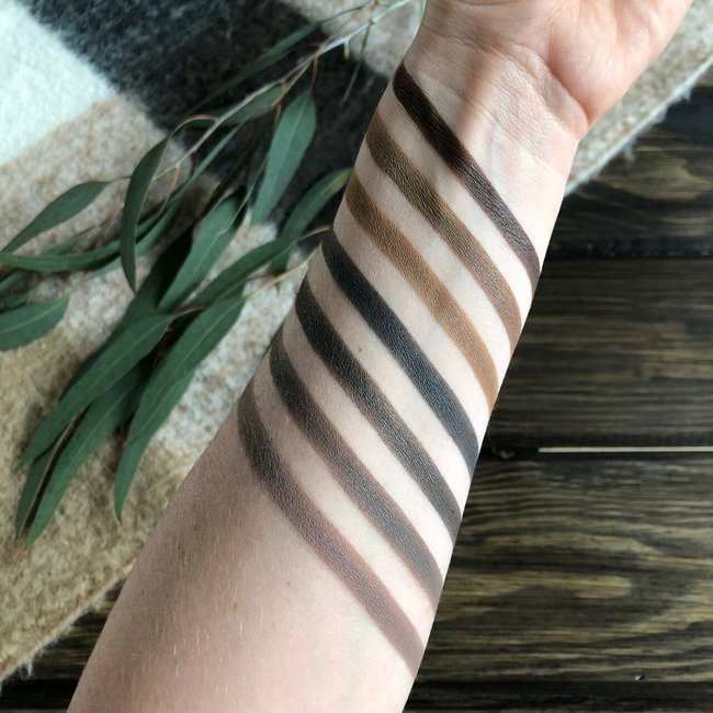 Coast — Loose Mineral Brow Powder (Dark Brown)