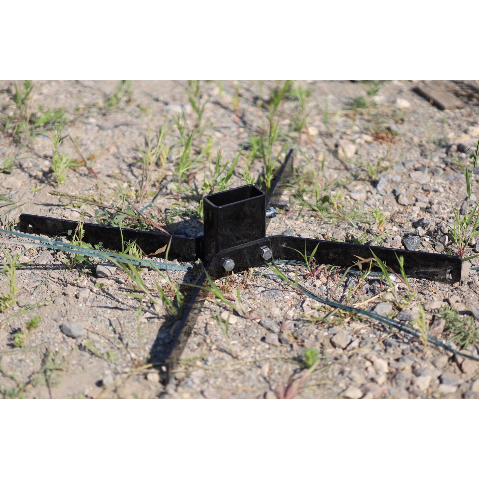 ENGAGE PRECISION ENGAGE PRECISION STEEL TAKE-DOWN TARGET STAND BASE, FOR 2X4 WOOD POST, 21” x 22", BLACK