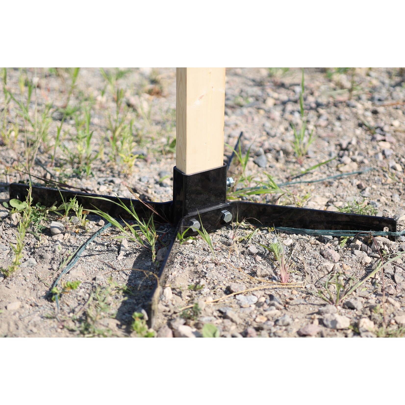 ENGAGE PRECISION ENGAGE PRECISION STEEL TAKE-DOWN TARGET STAND BASE, FOR 2X4 WOOD POST, 21” x 22", BLACK