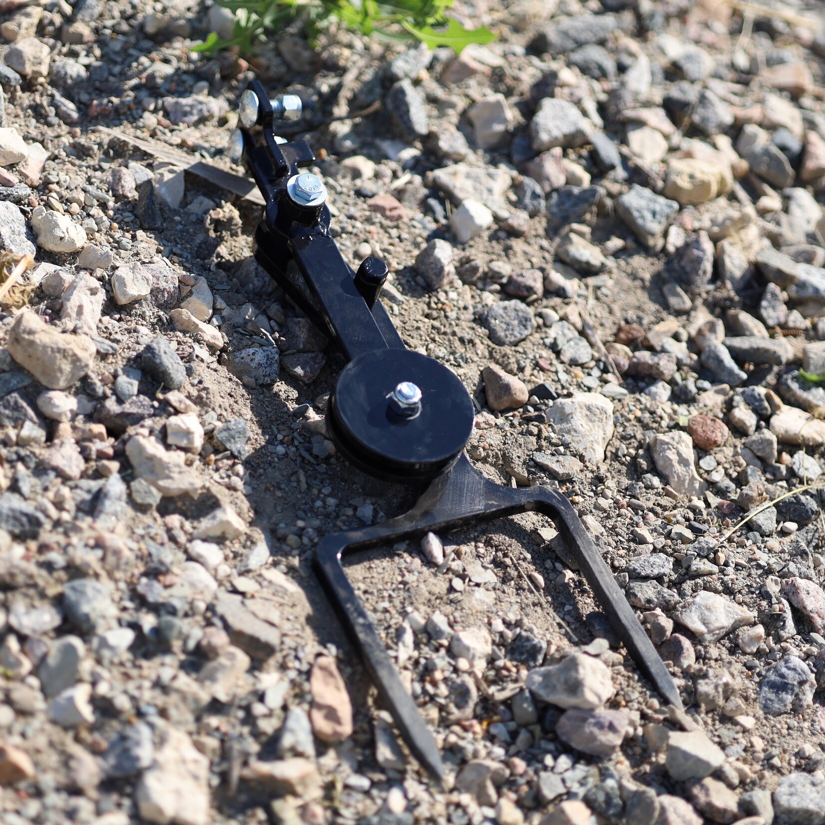 ENGAGE PRECISION ENGAGE PRECISION AR500 STEEL RIMFIRE REACTIVE GRAVITY POPPER TARGET STAND, 1/4”, BLACK