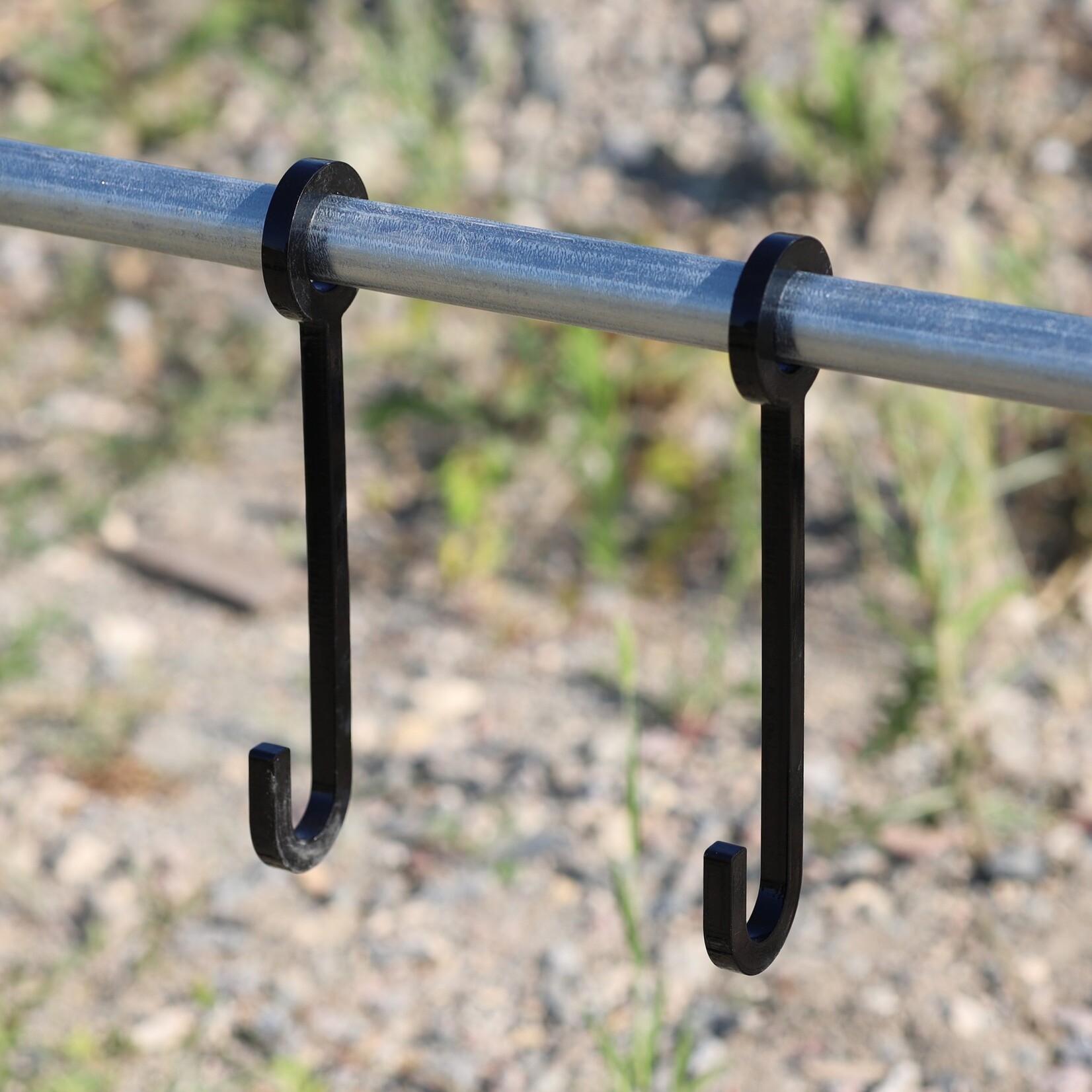ENGAGE PRECISION ENGAGE PRECISION AR500 STEEL TARGET HOOK, 3/8”, LONG J HOOK FOR CONDUIT CROSS BEAM, BLACK, SET OF 2