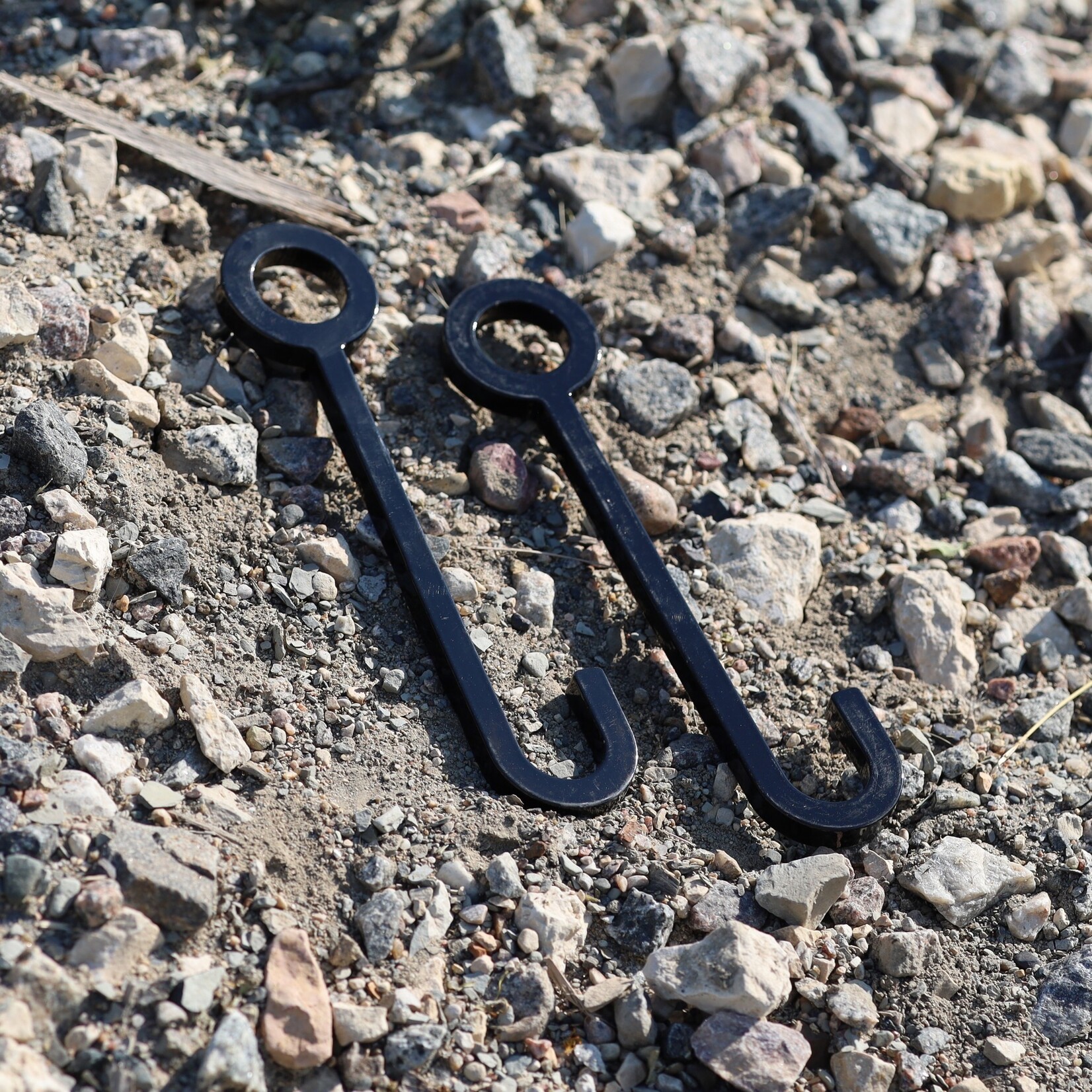 ENGAGE PRECISION ENGAGE PRECISION AR500 STEEL TARGET HOOK, 3/8”, LONG J HOOK FOR CONDUIT CROSS BEAM, BLACK, SET OF 2
