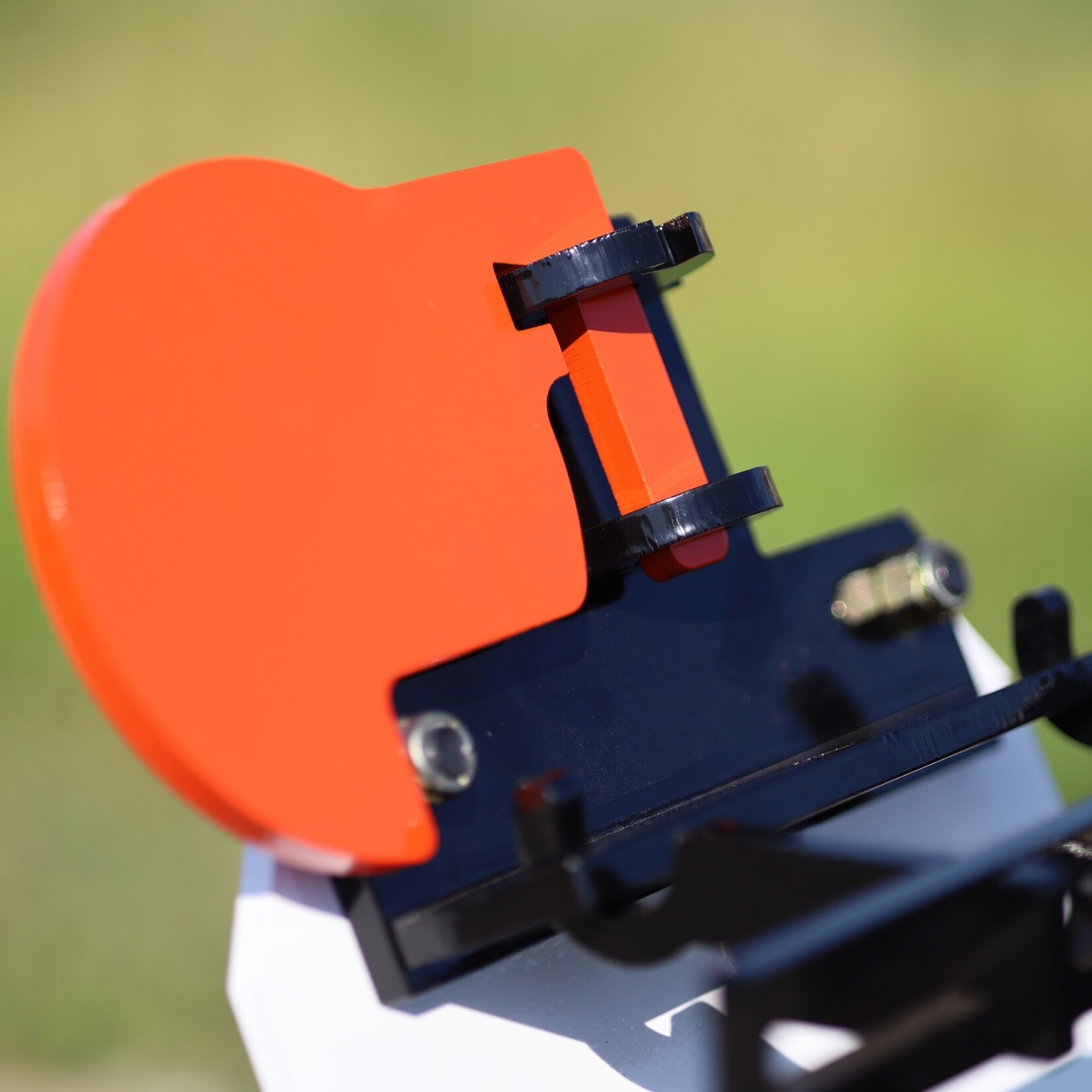 ENGAGE PRECISION ENGAGE PRECISION AR500 STEEL RIFLE REACTIVE HOSTAGE TARGET PADDLE & BRACKET, 3/8”, W/ 6” PADDLE, FOR 2/3 SIZE IPSC, WHITE/ORANGE