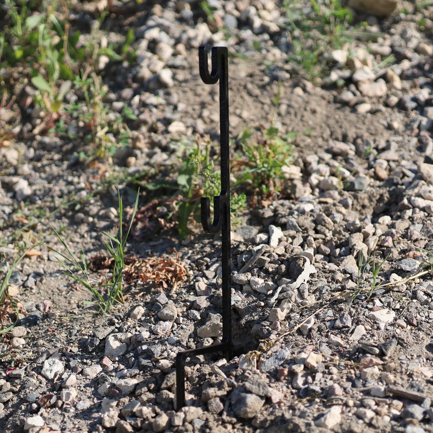 ENGAGE PRECISION ENGAGE PRECISION AR500 STEEL SHEPHERD HOOK TARGET STAND, 3/8”, 24” HEIGHT, W/ 2 HOOKS, BLACK