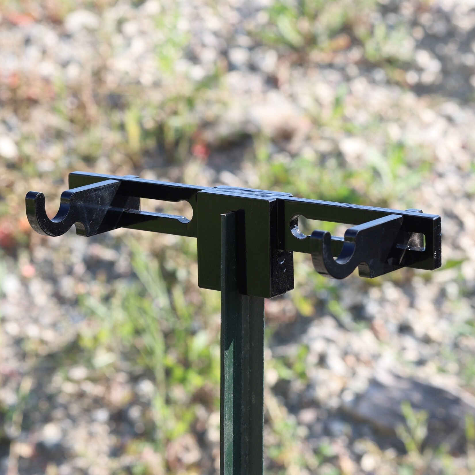 ENGAGE PRECISION ENGAGE PRECISION AR500 STEEL T POST DOUBLE SLIDE HOOK HANGER, W/ 2 HOOKS, 3/8”, BLACK