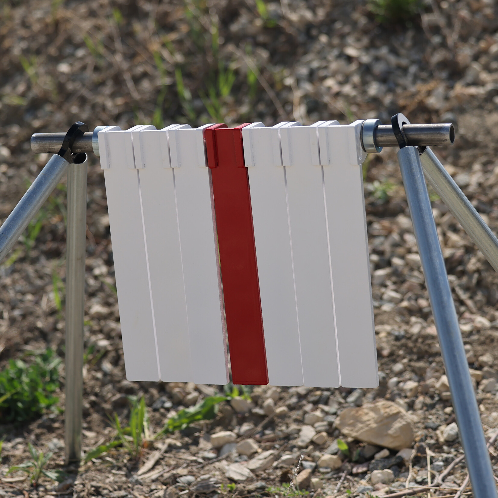 ENGAGE PRECISION ENGAGE PRECISION AR500 STEEL RIFLE REACTIVE WINDAGE TARGET, 3/8”, W/ 7 TARGETS, 14X14”, WHITE/RED
