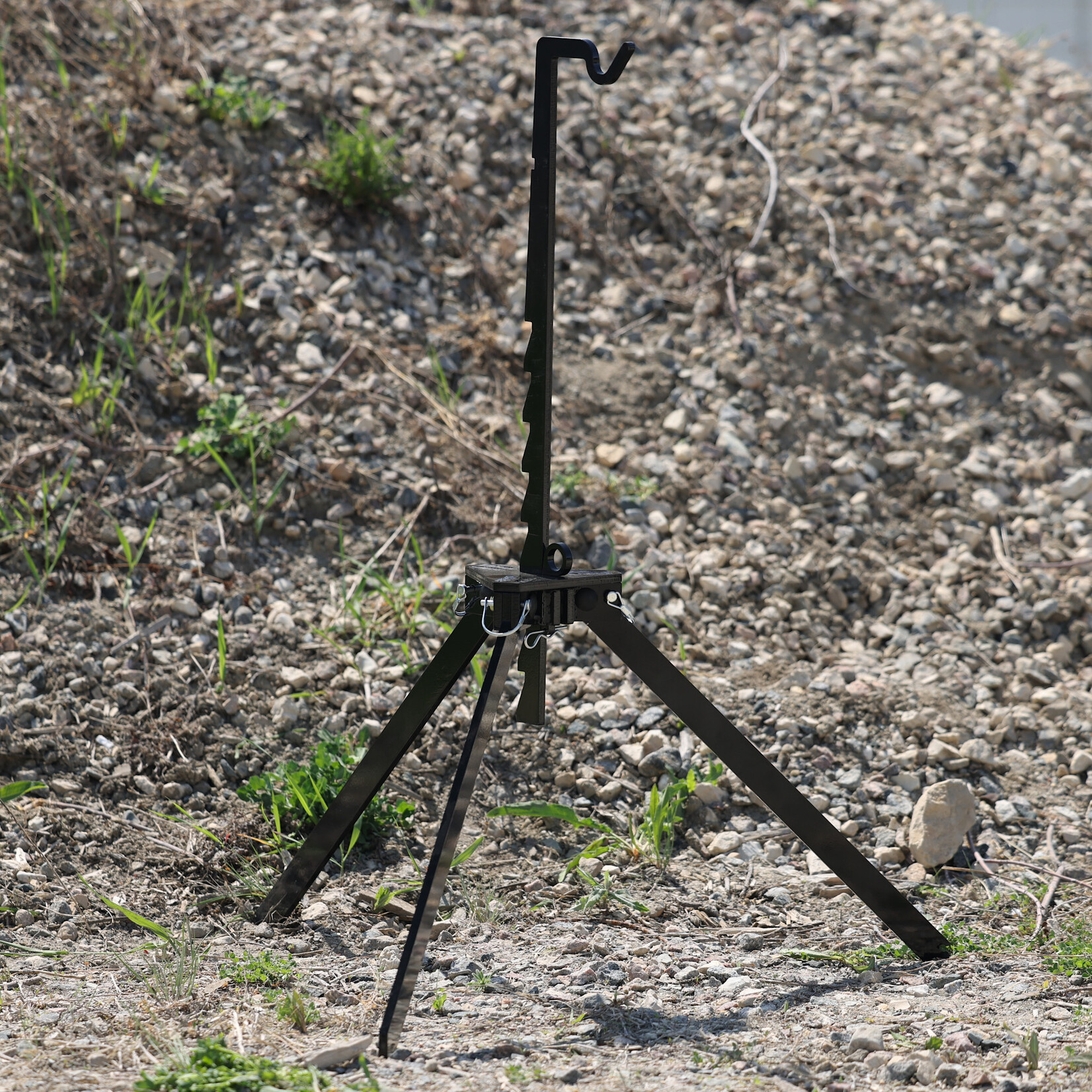 ENGAGE PRECISION ENGAGE PRECISION AR500 STEEL FOLDING TRIPOD TARGET STAND, 3/8", 46" HEIGHT