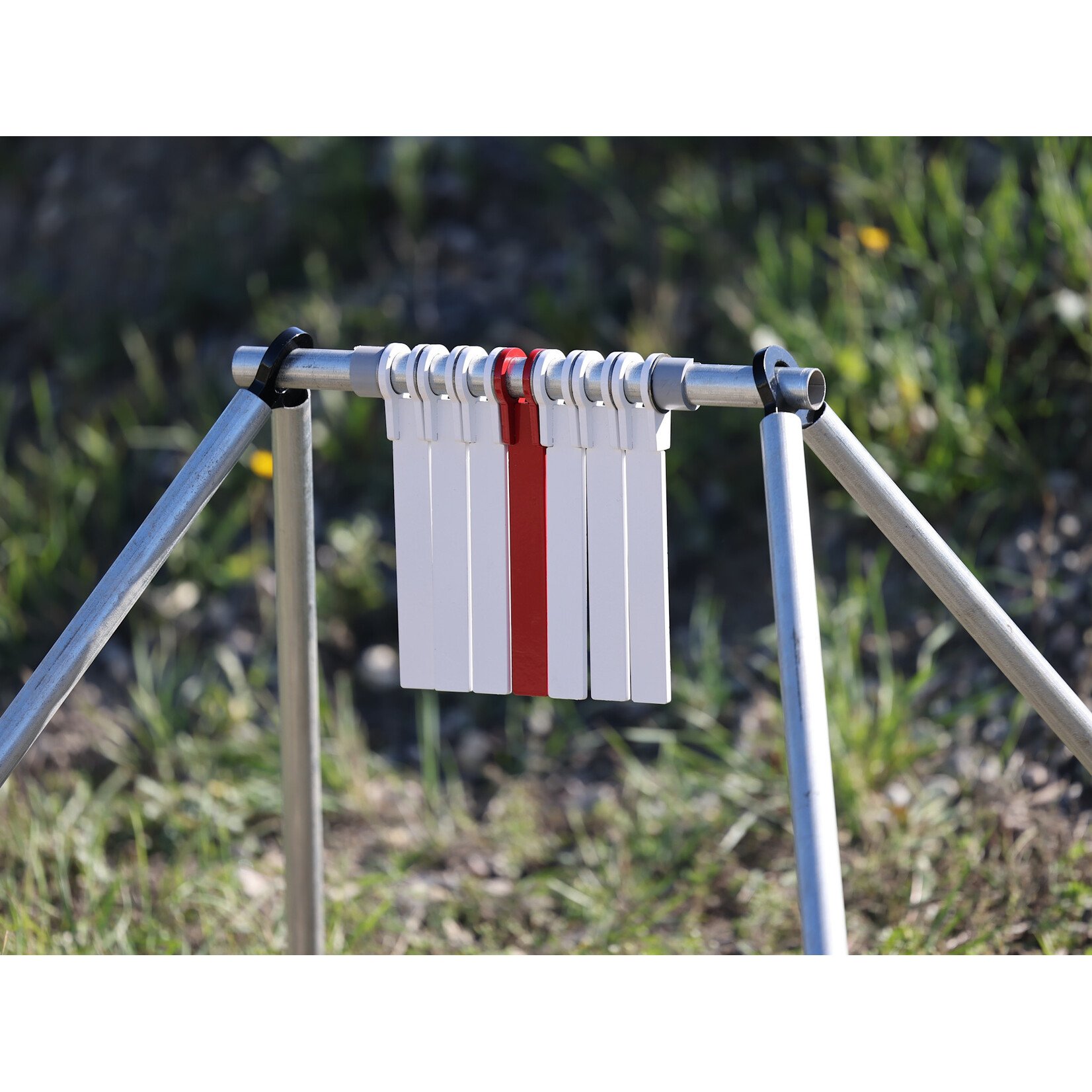 ENGAGE PRECISION ENGAGE PRECISION AR500 STEEL RIMFIRE REACTIVE WINDAGE TARGET, 1/4”, W/ 7 TARGETS, 8X8”, WHITE/RED