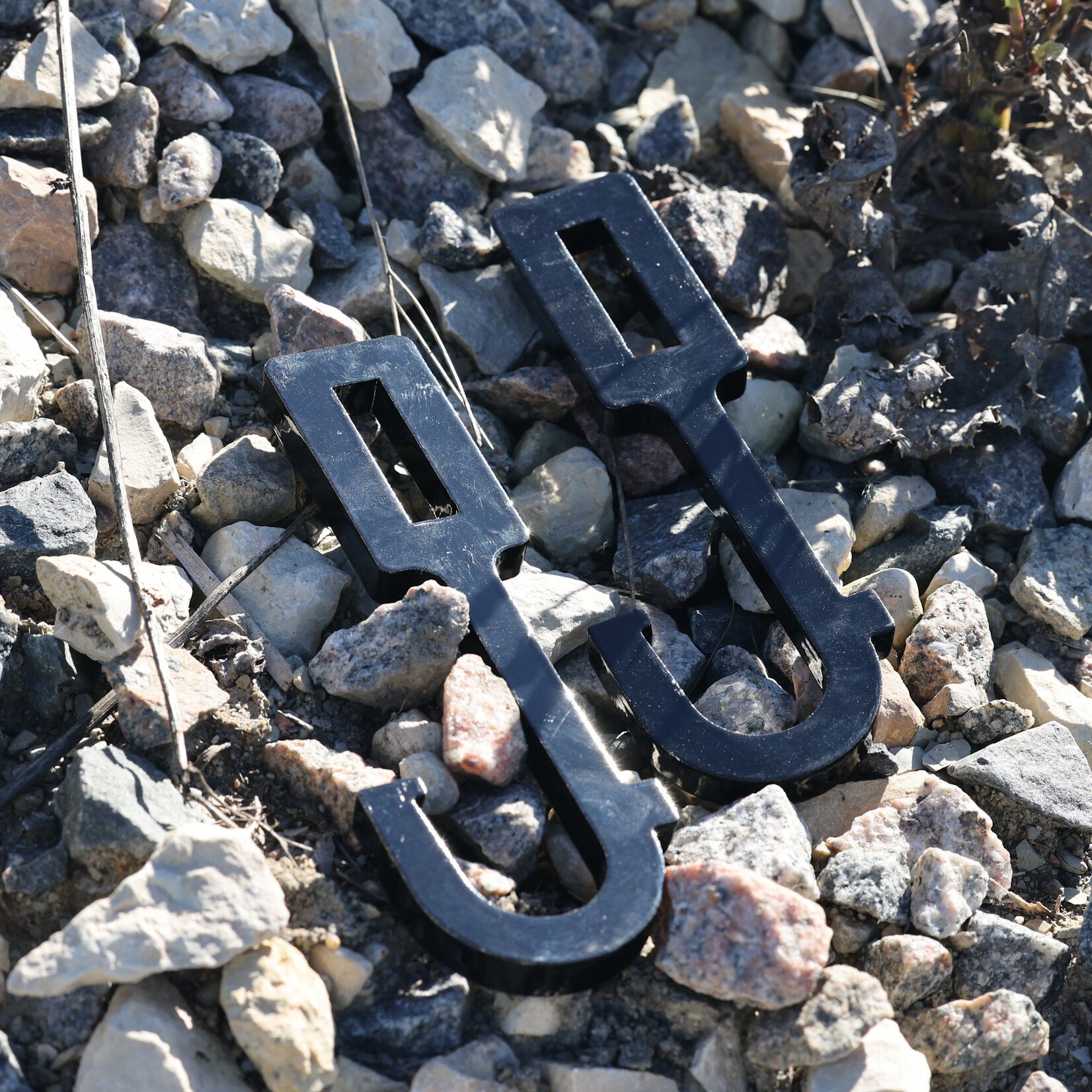 ENGAGE PRECISION ENGAGE PRECISION AR500 STEEL T POST SIDE HANGER J HOOK, 3/8", BLACK, SET OF TWO