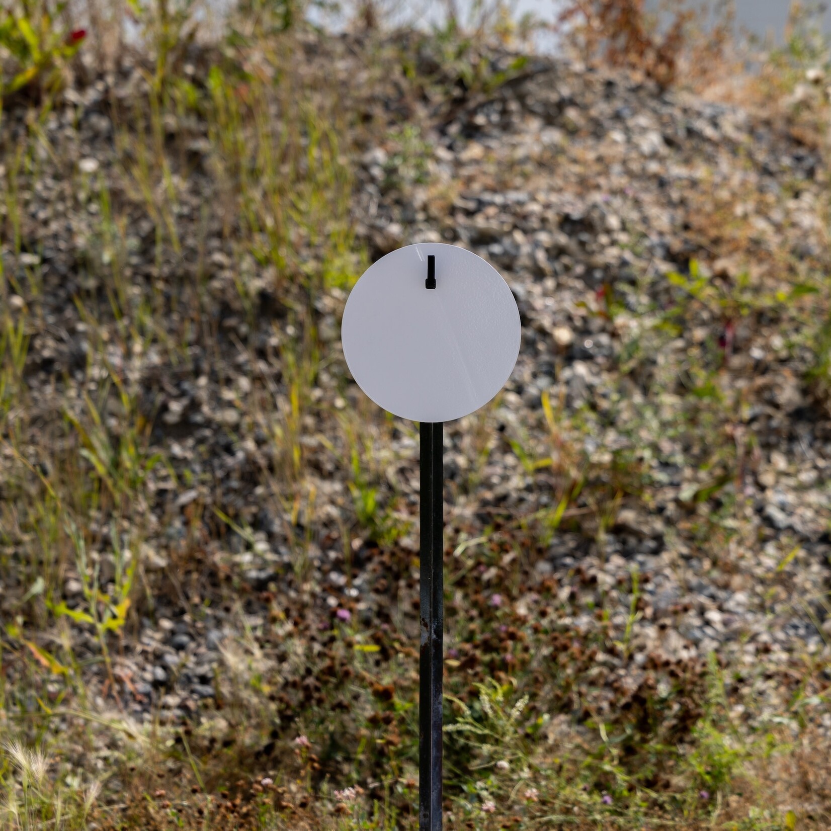 ENGAGE PRECISION ENGAGE PRECISION AR500 STEEL RIFLE TARGET ROUND GONG, ONE HOLE, 1/2”, 10”, WHITE