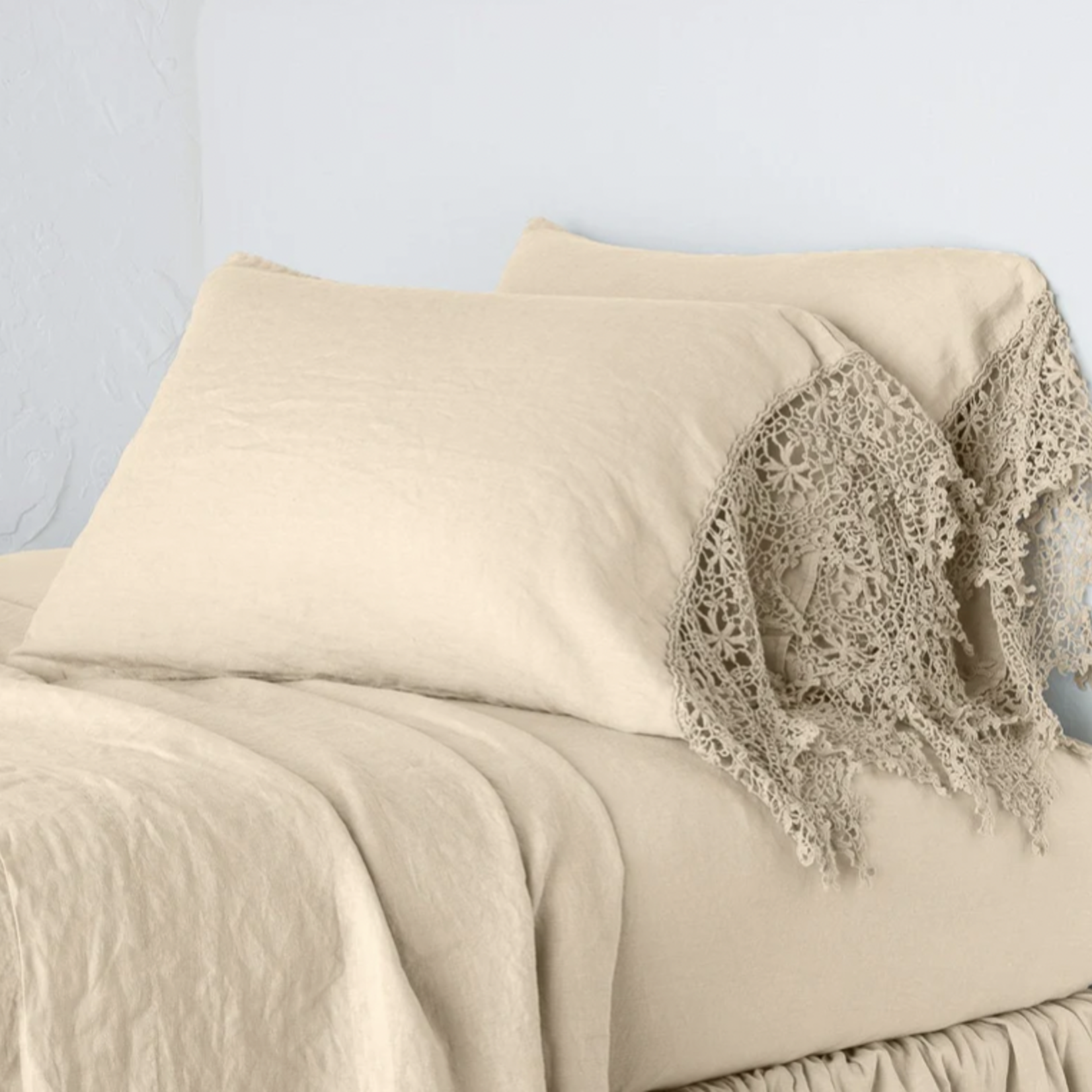 Bella Notte Linen Pillowcase with Frida Lace