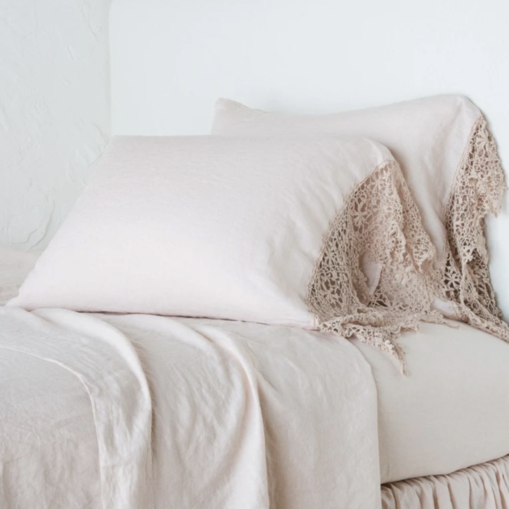 Bella Notte Linen Pillowcase with Frida Lace