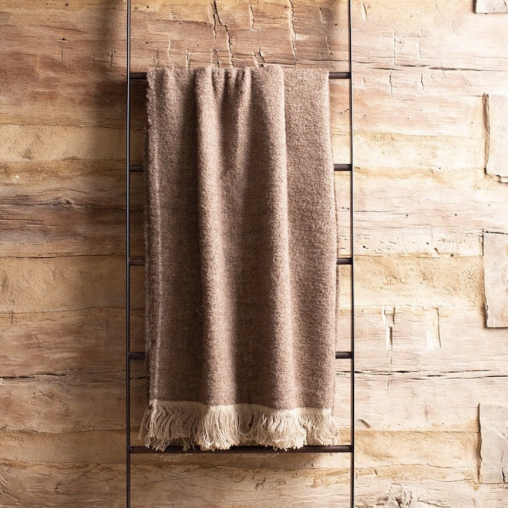 Uniq'uity Winters Throw