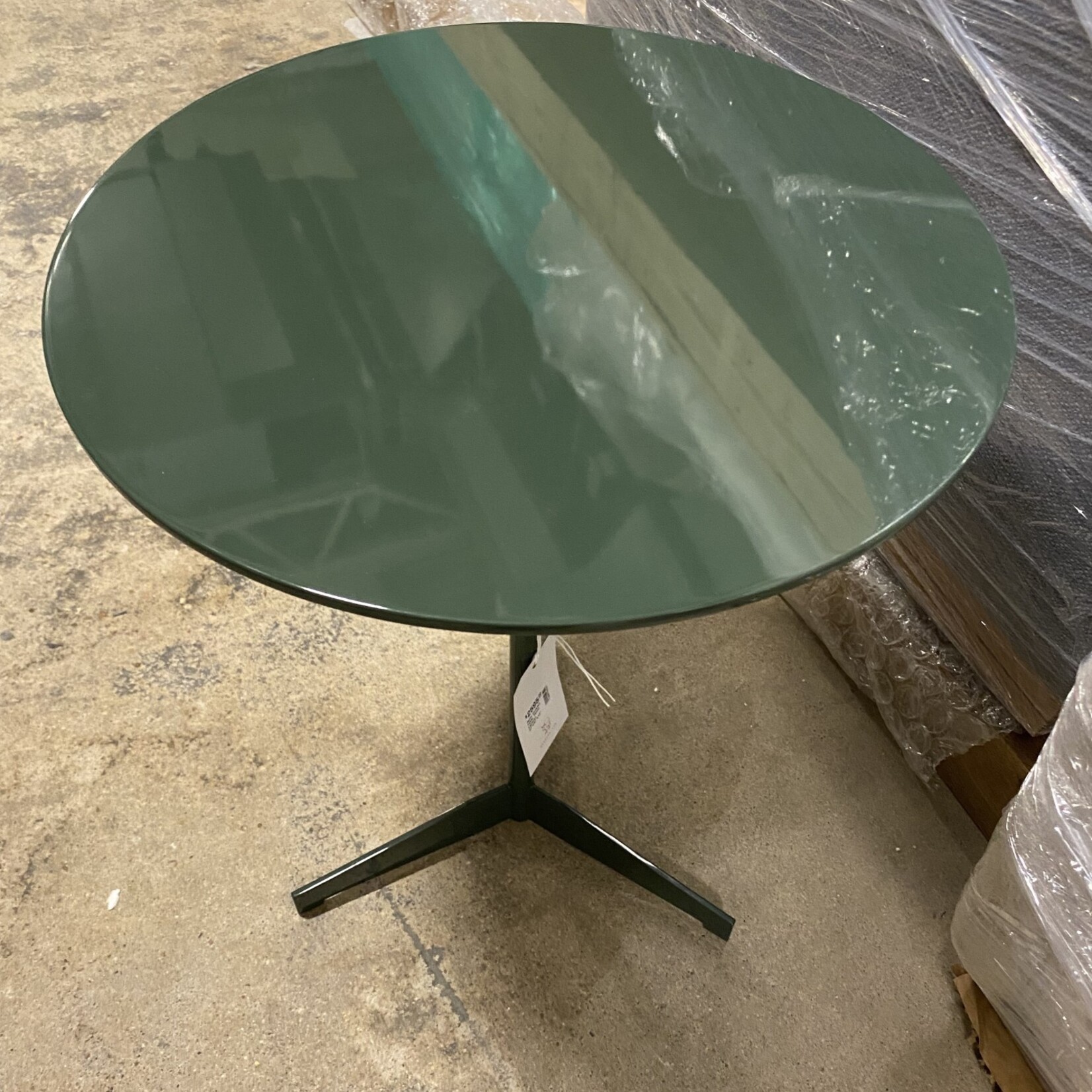 Folha Round Cocktail Table, Green Lacquer 16"x16"x20"
