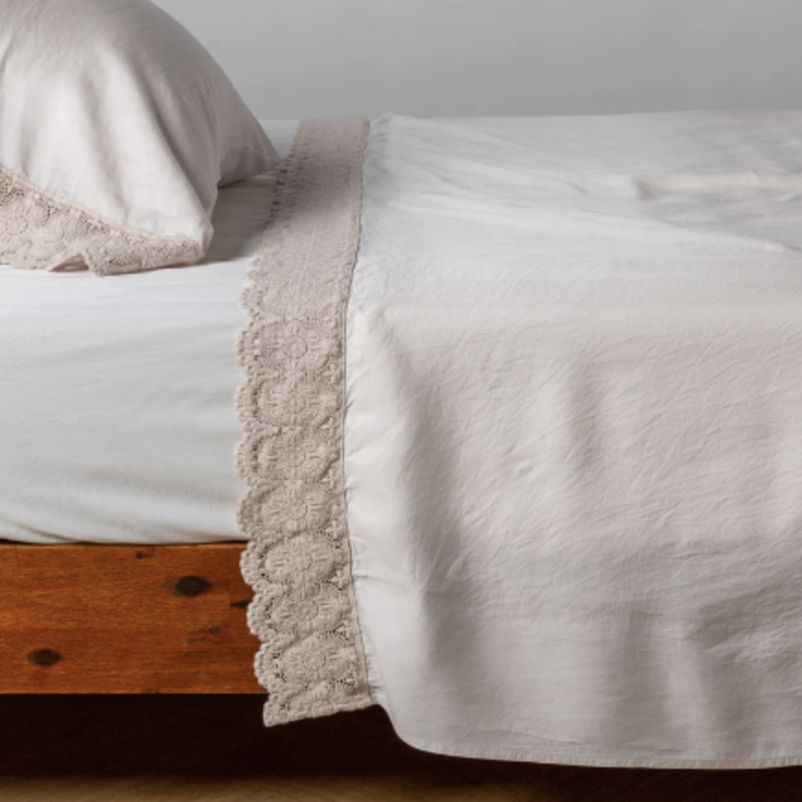 Bella Notte Madera Luxe Flat Sheet with Donella Lace