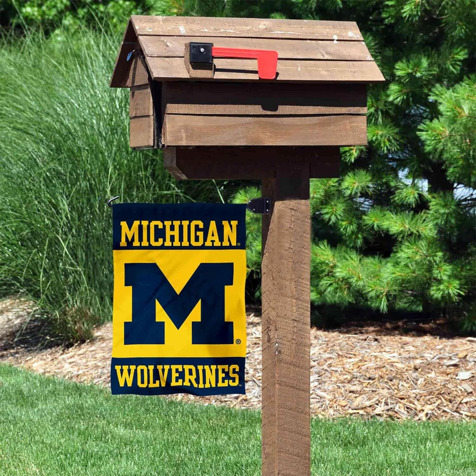 Sewing Concepts Michigan Wolverines Garden 13'' x 18" 3 panel Blue-Gold-Blue w/ Blue M