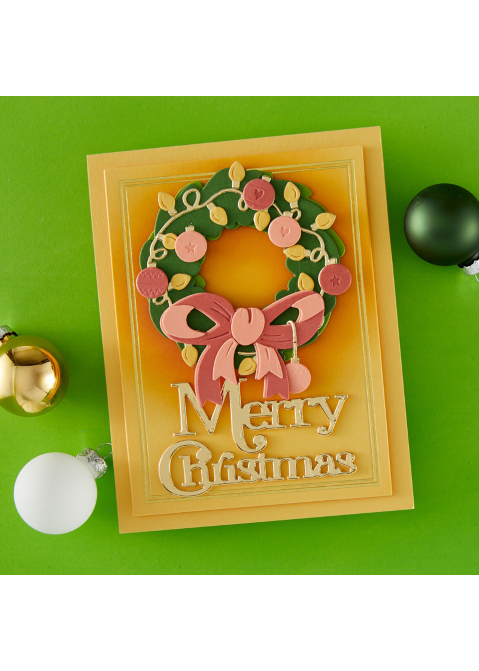 Spellbinders Spellbinders Die, S6-265 Classic Mouse Holiday Wreath