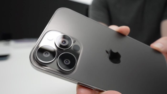 Apple впервые остановила производство iPhone
