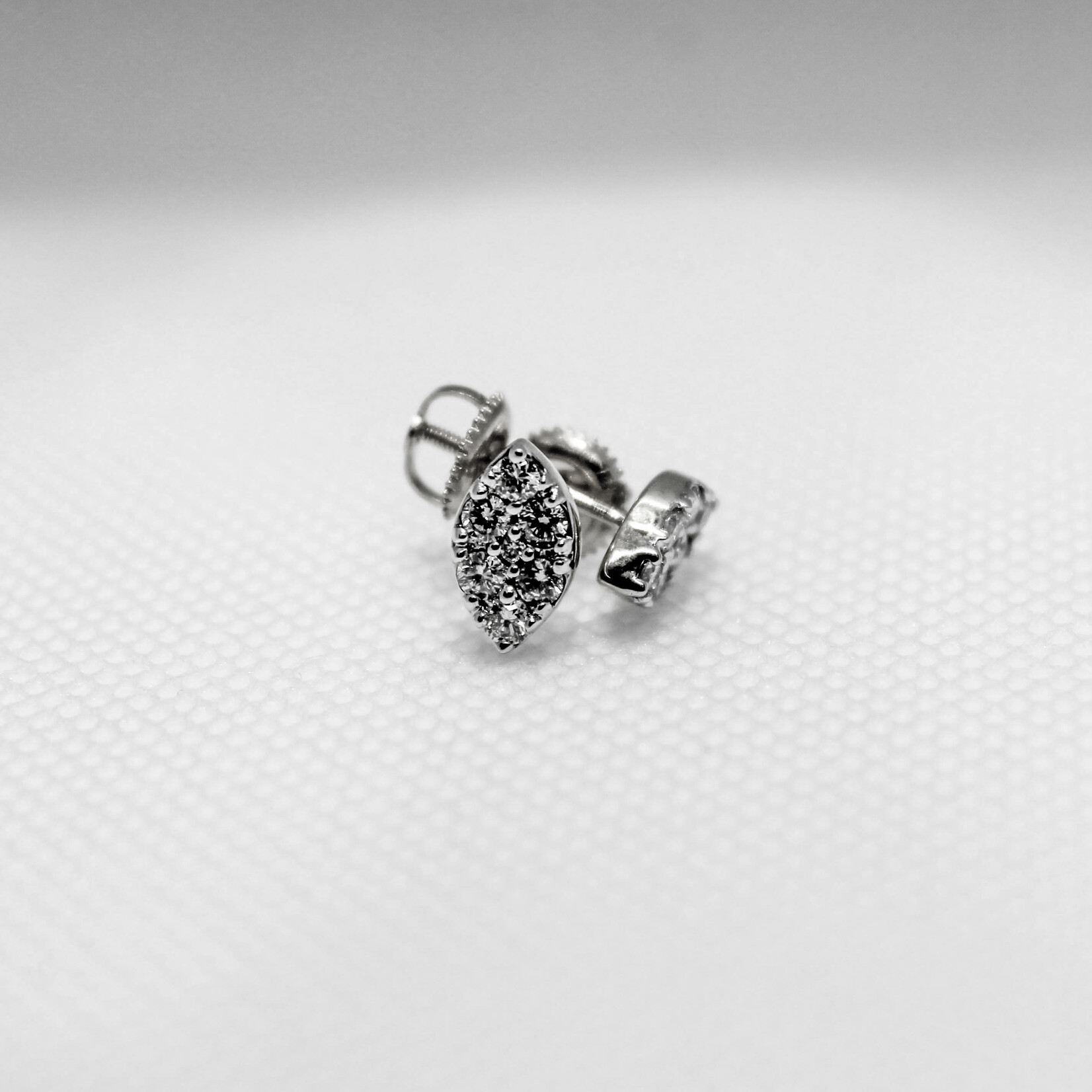 14k Earrings 14k wg .5ct 1.6gr #38957