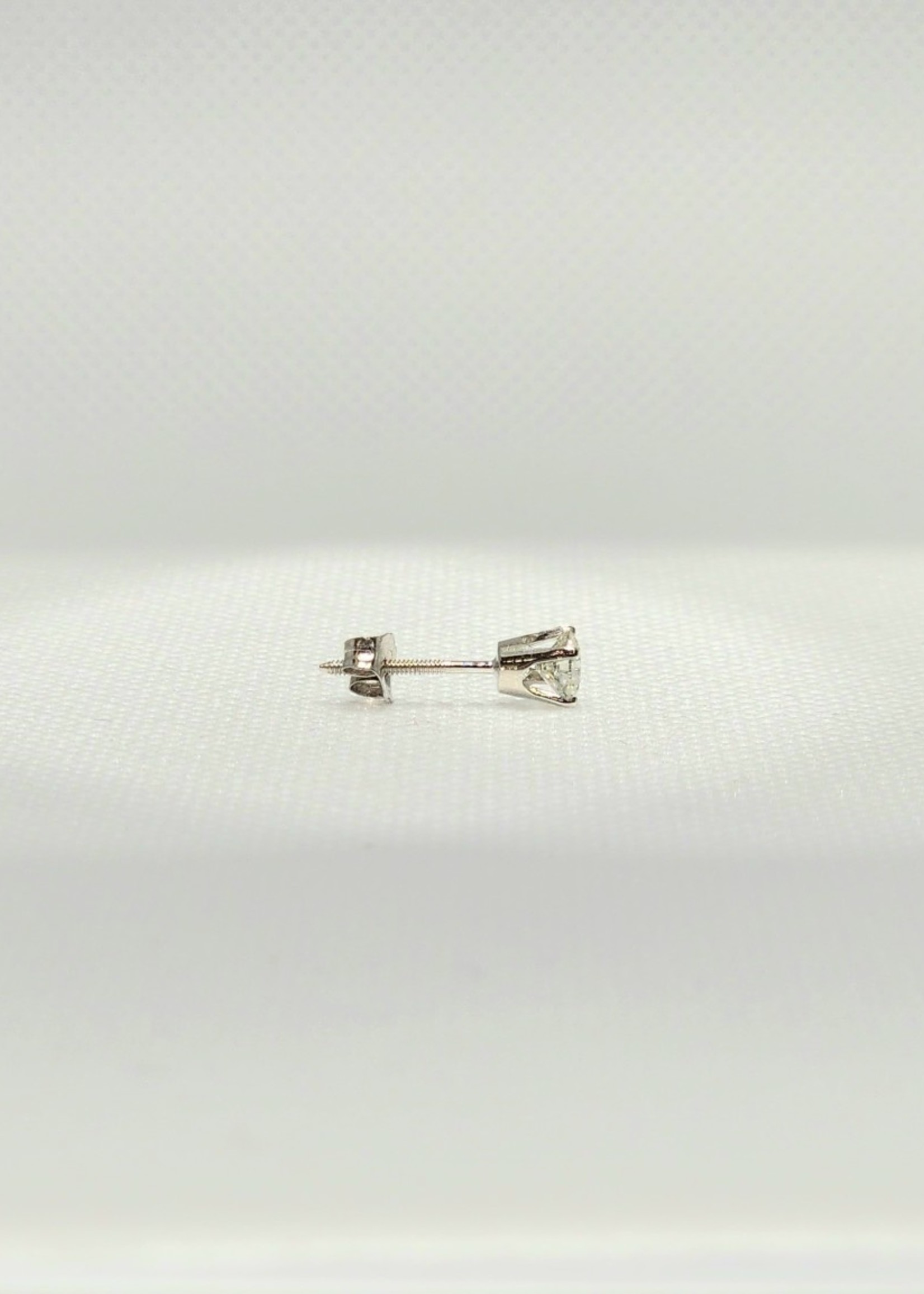 Earrings 14k wg .8ct sol stud VS