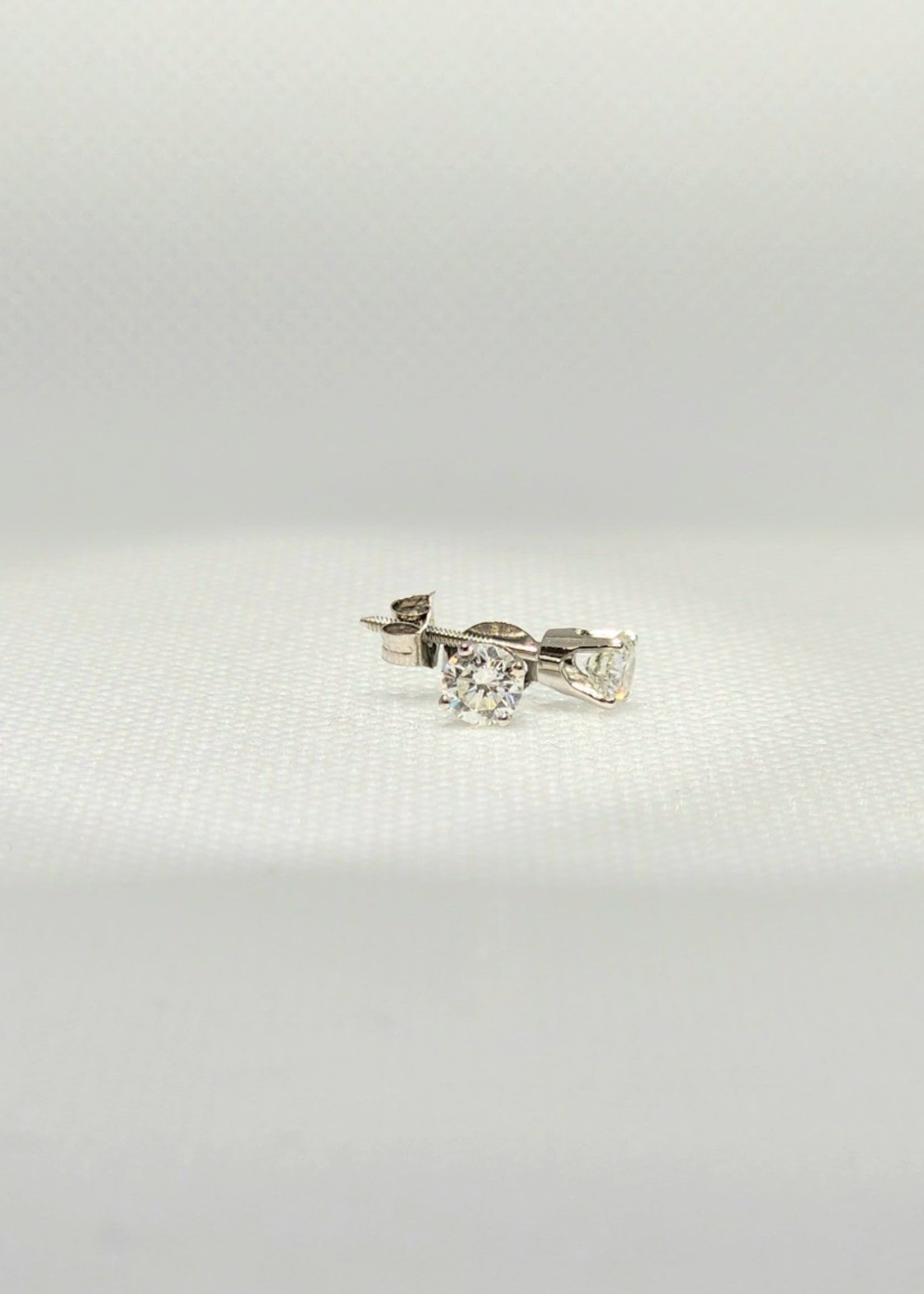 Earrings 14k wg .8ct sol stud VS