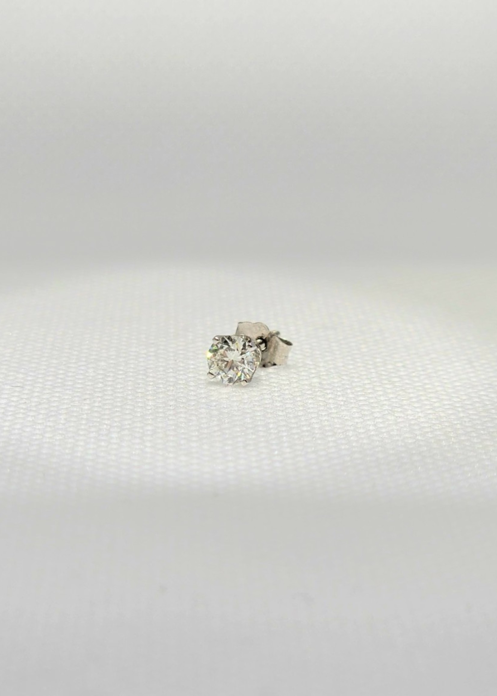 Earrings 14k wg .8ct sol stud VS
