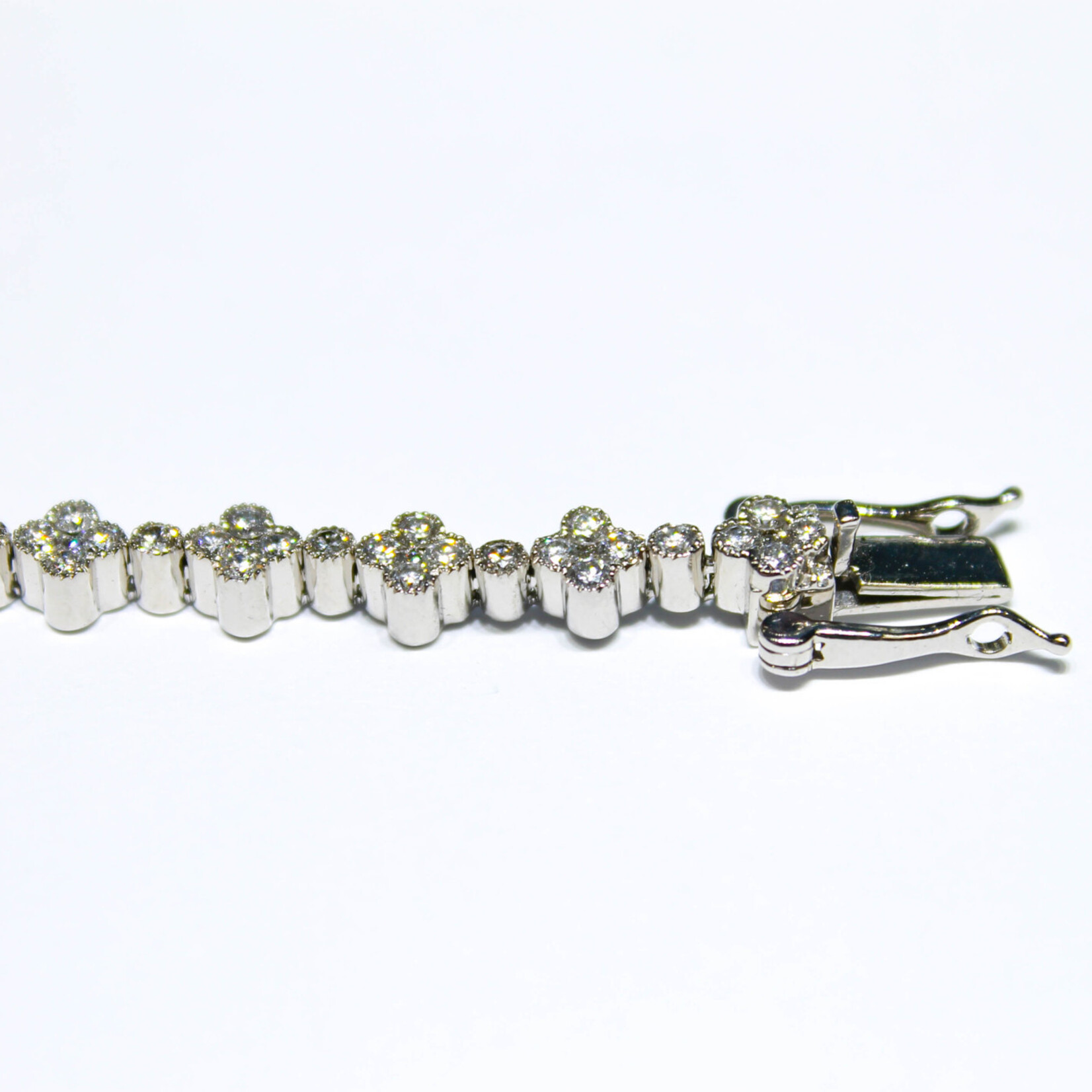 14k Bracelets 14k wg 15.1g 3ct clover #48414
