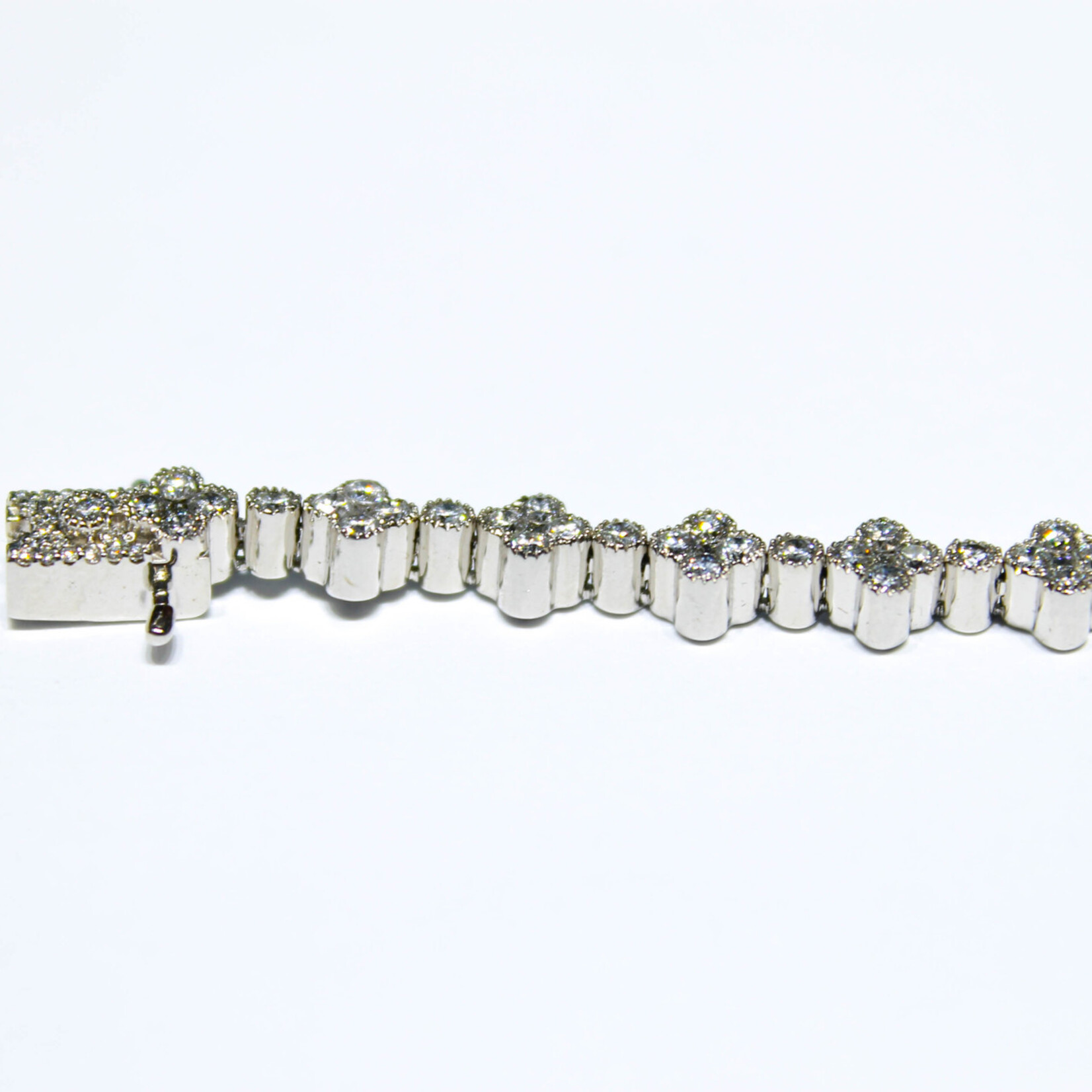 14k Bracelets 14k wg 15.1g 3ct clover #48414