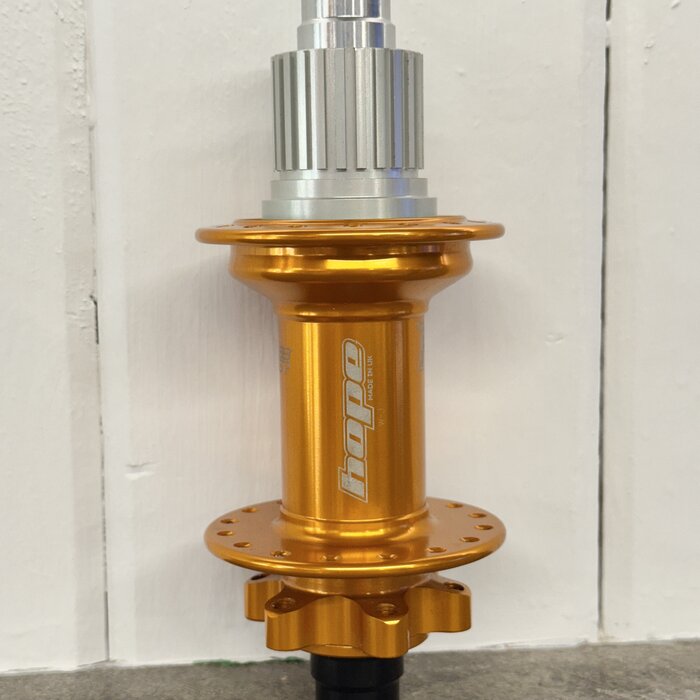 Hope Hub Pro 4 Rear 32H Orange 157mm X 12mm super ms