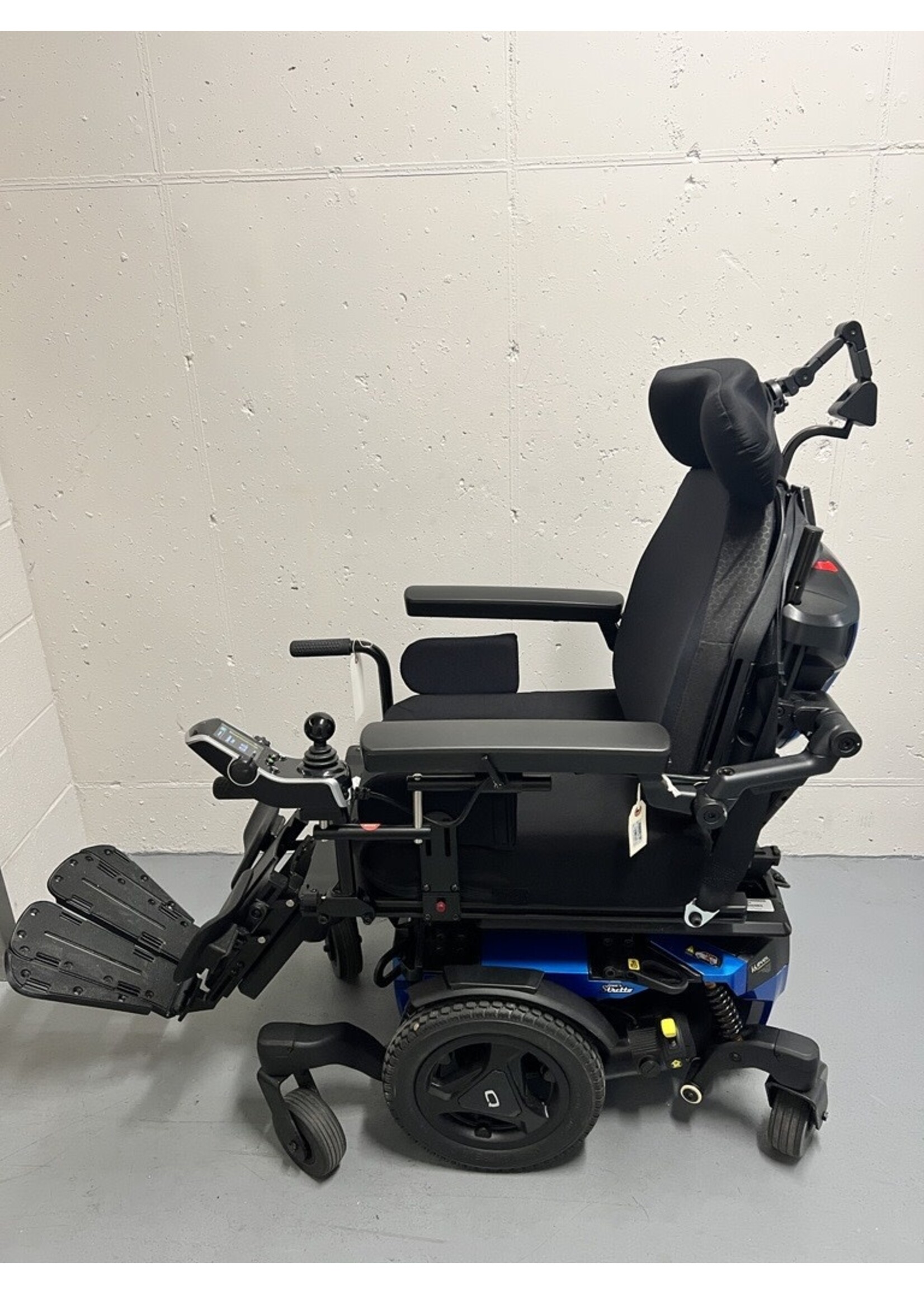 *Quantum Edge 3 Stretto Powerwheelchair*