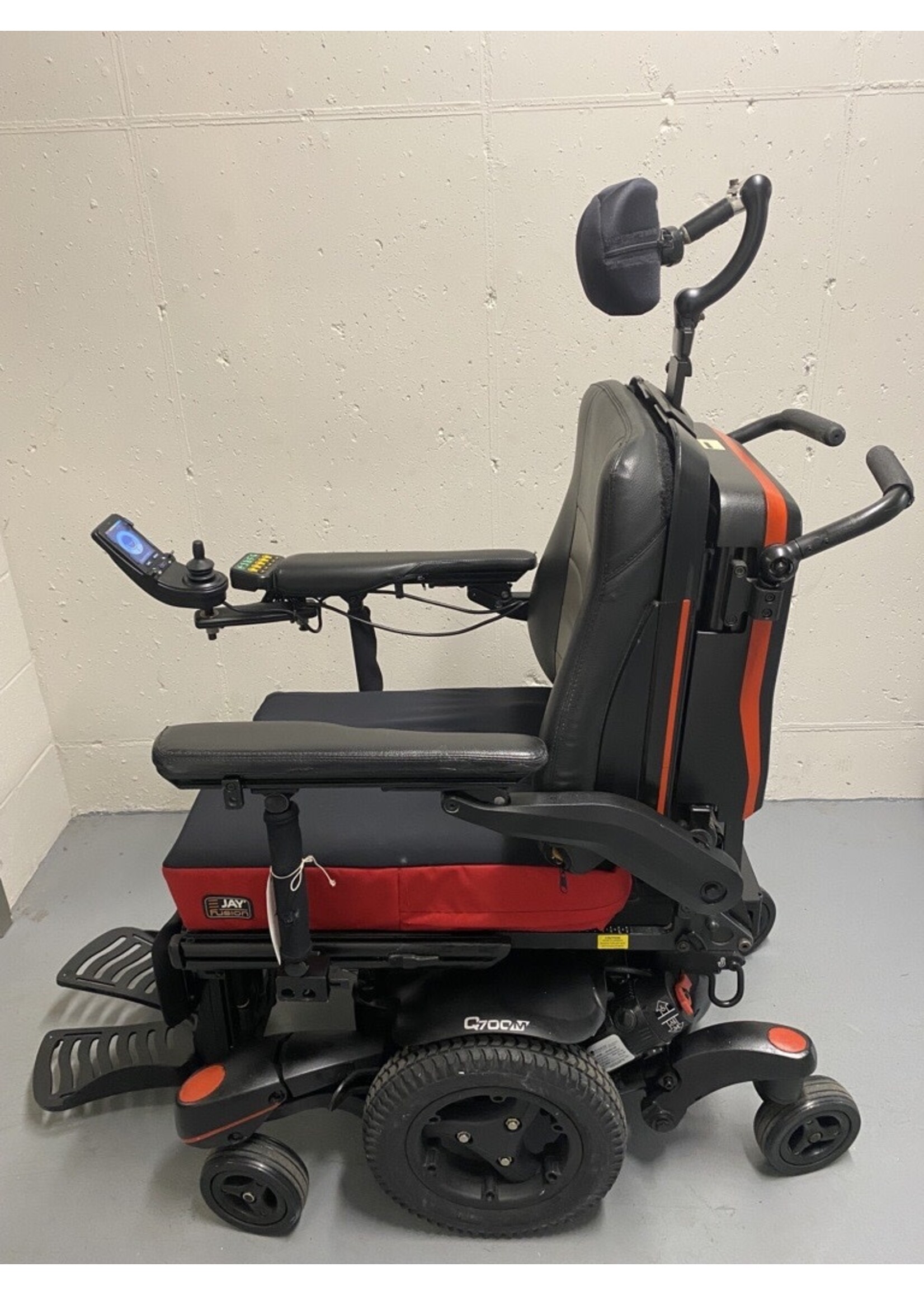 *Quckie Q700M Red and Black Powerchair*
