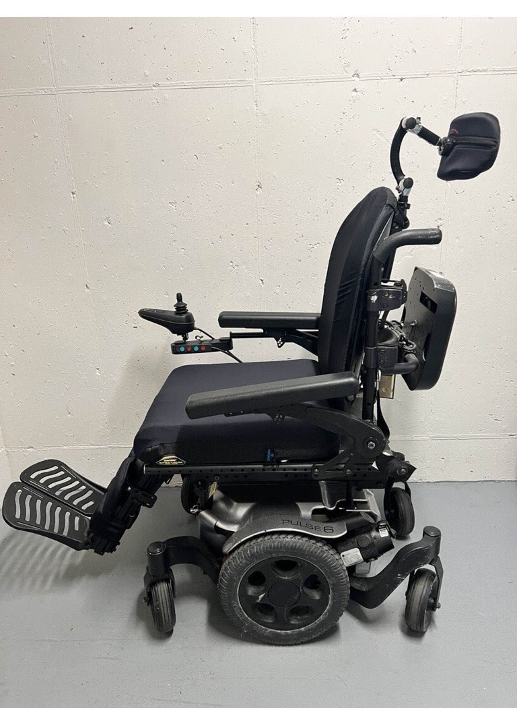 *Quickie Pulse 6 Powerchair Silver*