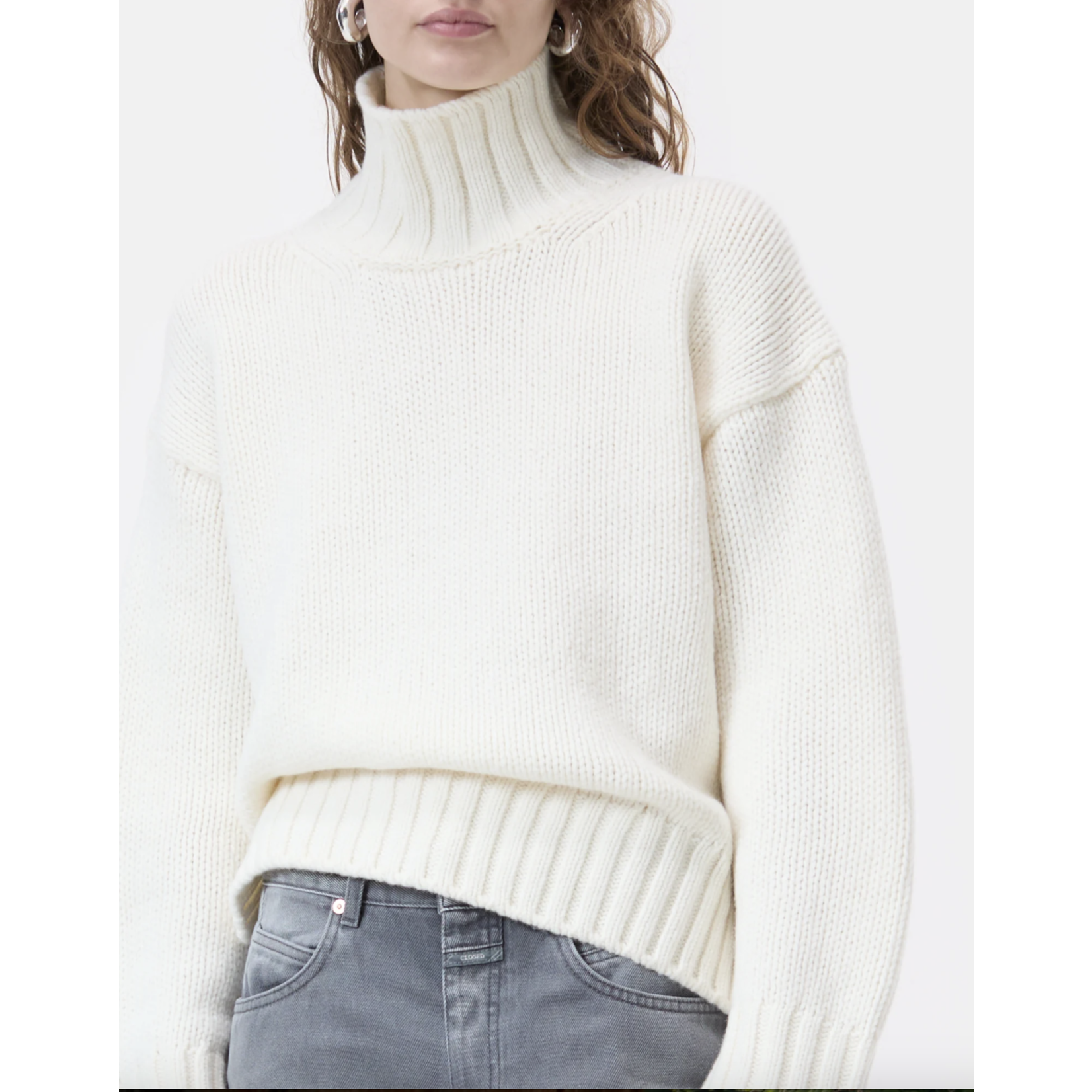 Closed Rollneck Long Sleeve Knit