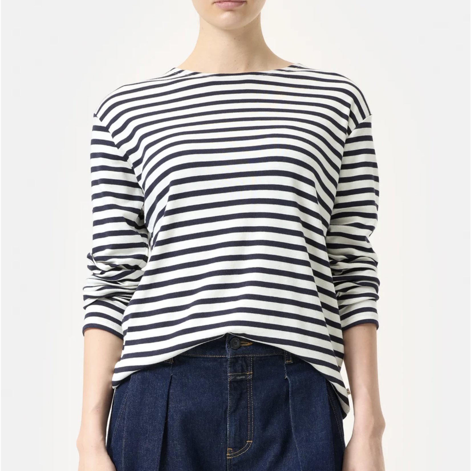 Closed Basic Longsleeve